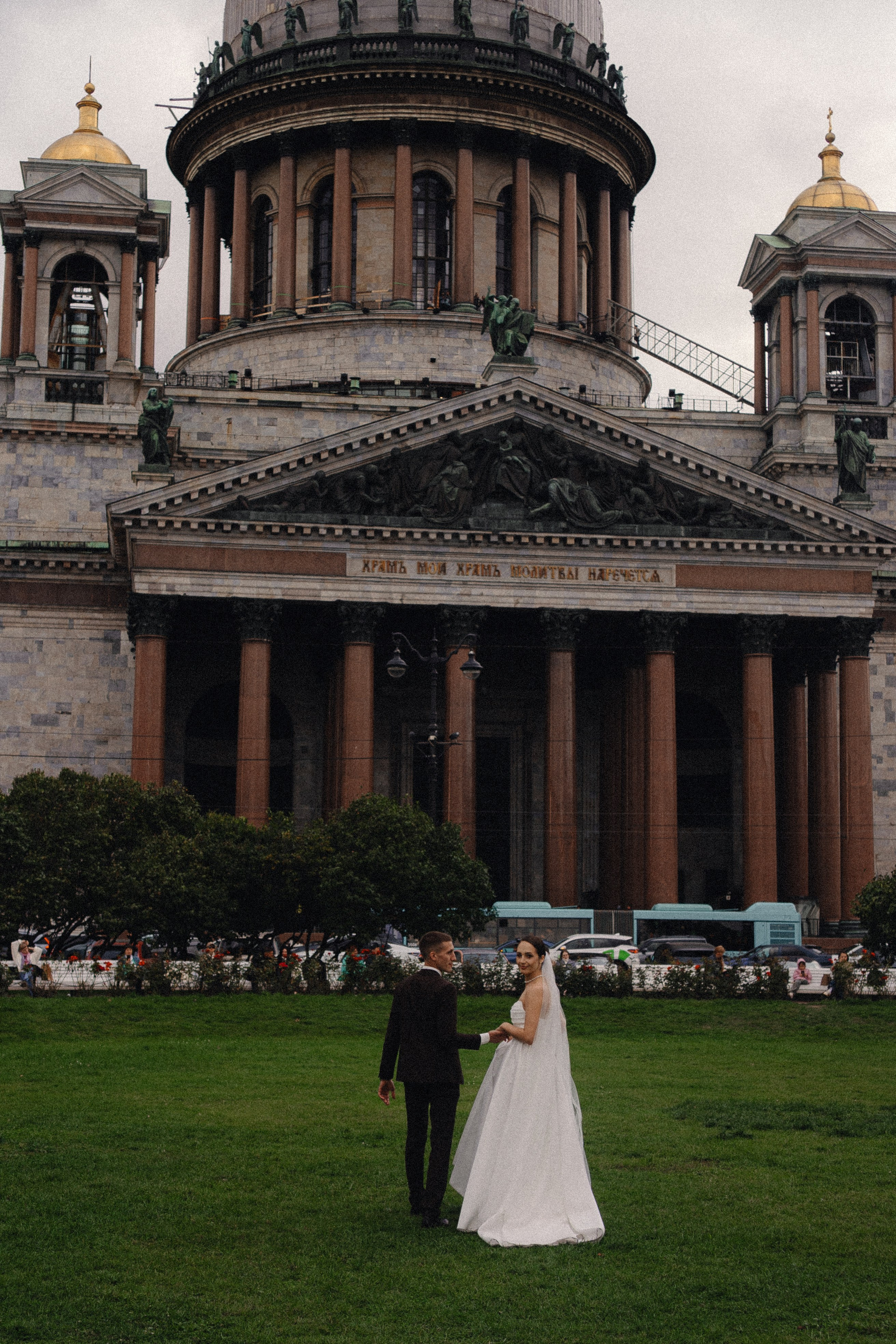 СВАДЕБНАЯ ПРОГУЛКА В САНТК-ПЕТЕРБУРГЕ (ИСАКИЕВСКИЙ СОБОР, ЗИМНЯЯ КАНАВКА, ЭРМИТАЖ И БОЛЬШАЯ МОРСКАЯ УЛИЦА). Профессиональный фотограф, Санкт-Петербург — Виктория Богомолова