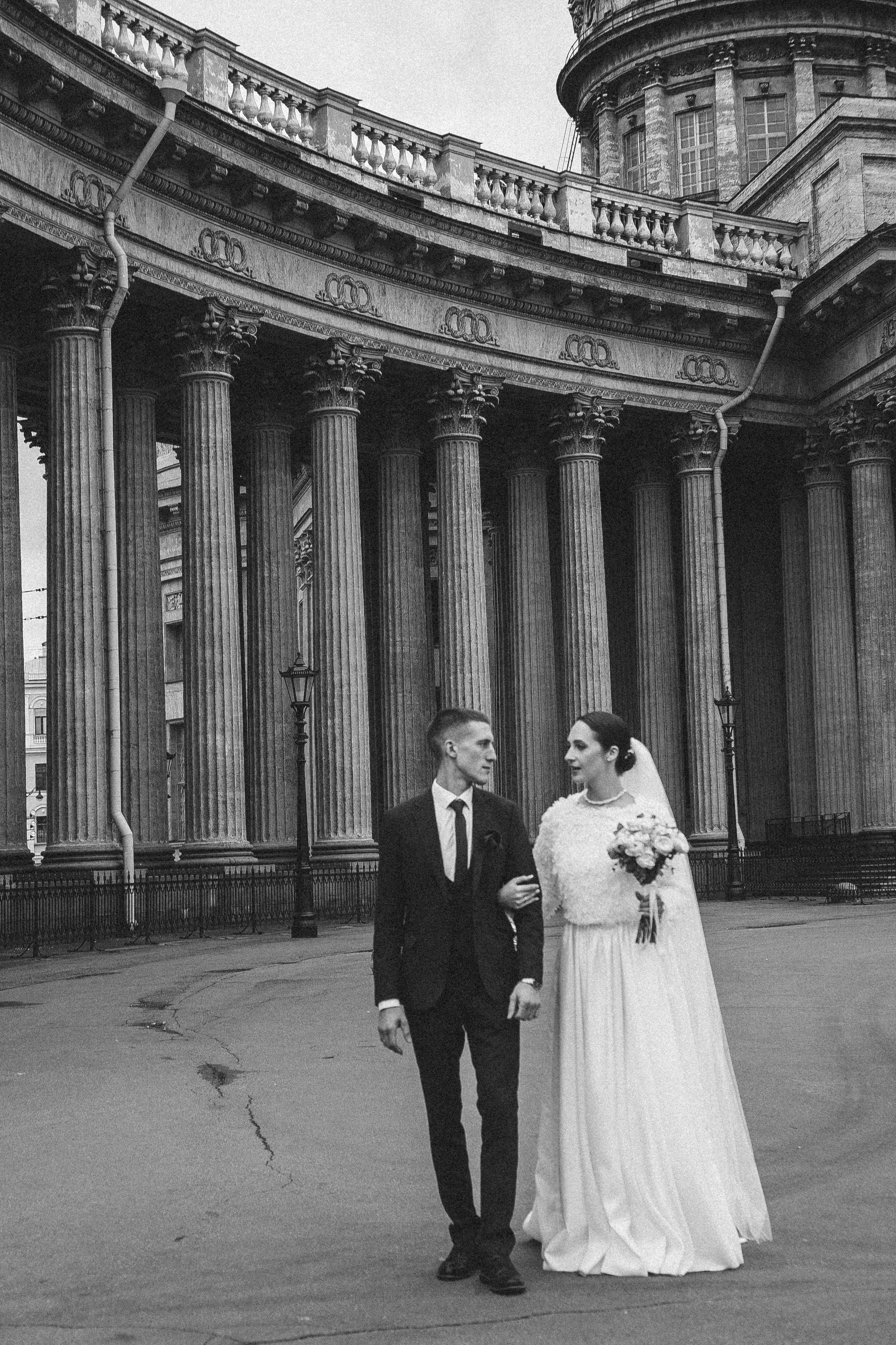 СВАДЕБНАЯ ПРОГУЛКА В САНТК-ПЕТЕРБУРГЕ (ИСАКИЕВСКИЙ СОБОР, ЗИМНЯЯ КАНАВКА, ЭРМИТАЖ И БОЛЬШАЯ МОРСКАЯ УЛИЦА). Профессиональный фотограф, Санкт-Петербург — Виктория Богомолова