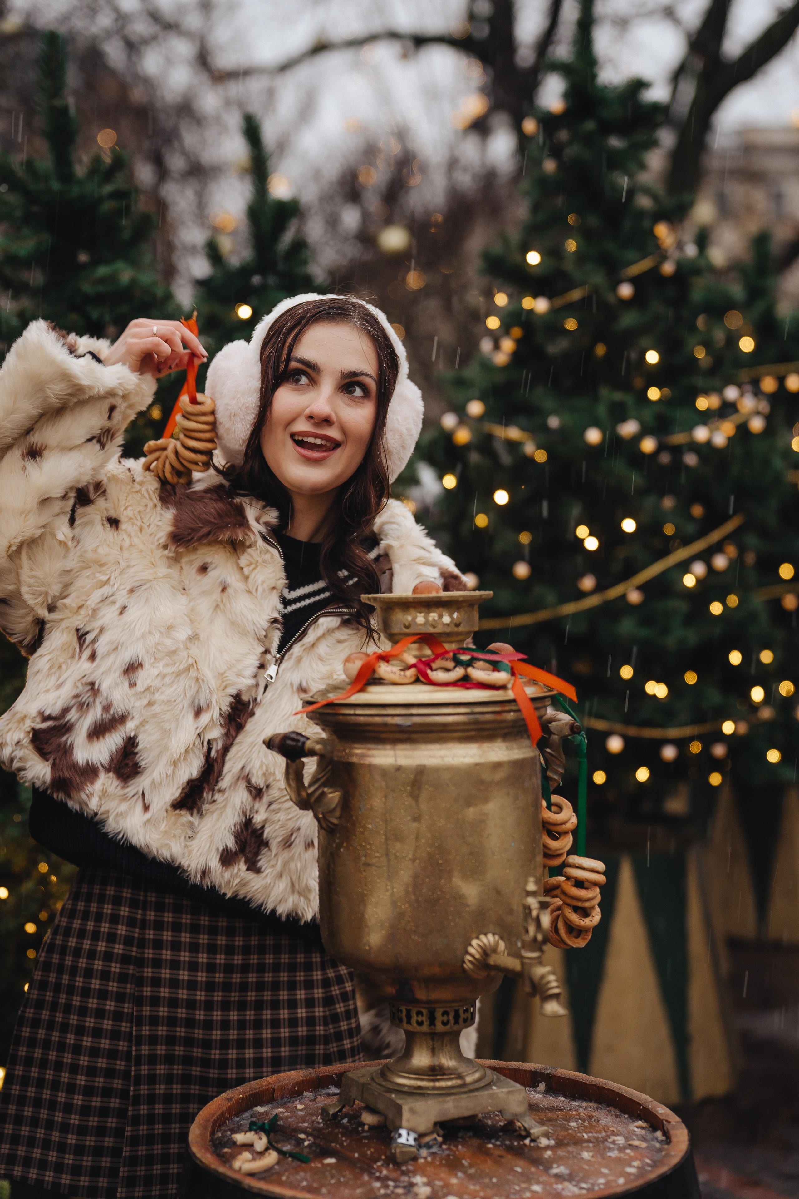 ПРОГУЛКА НА МАНЕЖНОЙ ПЛОЩАДИ ДЛЯ ДЕВУШКИ ПЕРЕД НОВЫМ ГОДОМ (НОВОГОДНЯЯ ФОТОСЕССИИЯ НА МАНЕЖНОЙ ПЛОЩАДИ). Профессиональный фотограф, Санкт-Петербург — Виктория Богомолова