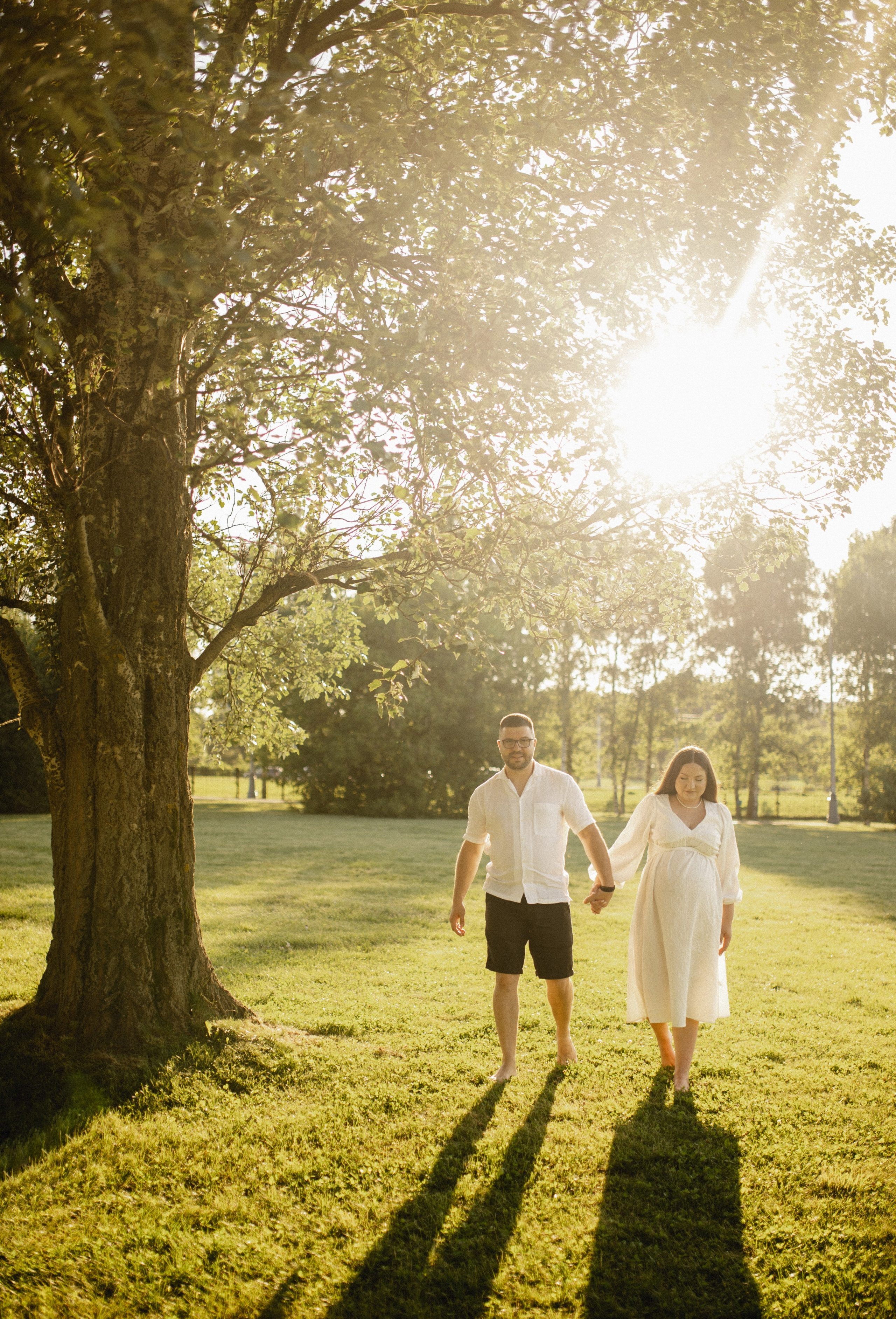 Фотосессия беременности на природе в парке Москвы. Семейная фотосессия Бутово Москва фотограф Алина Морщагина