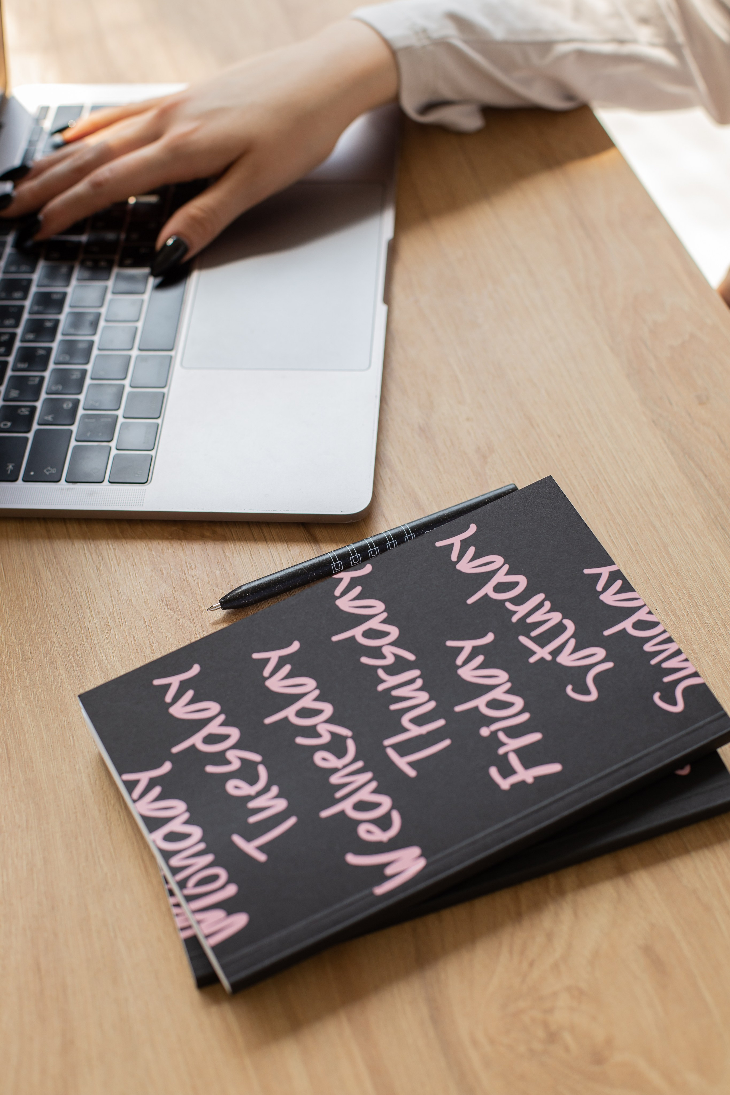 Chancellery shop. Fotograf u Crnoj Gori-porodično fotografisanje sa djecom, lovestory, nekretnine