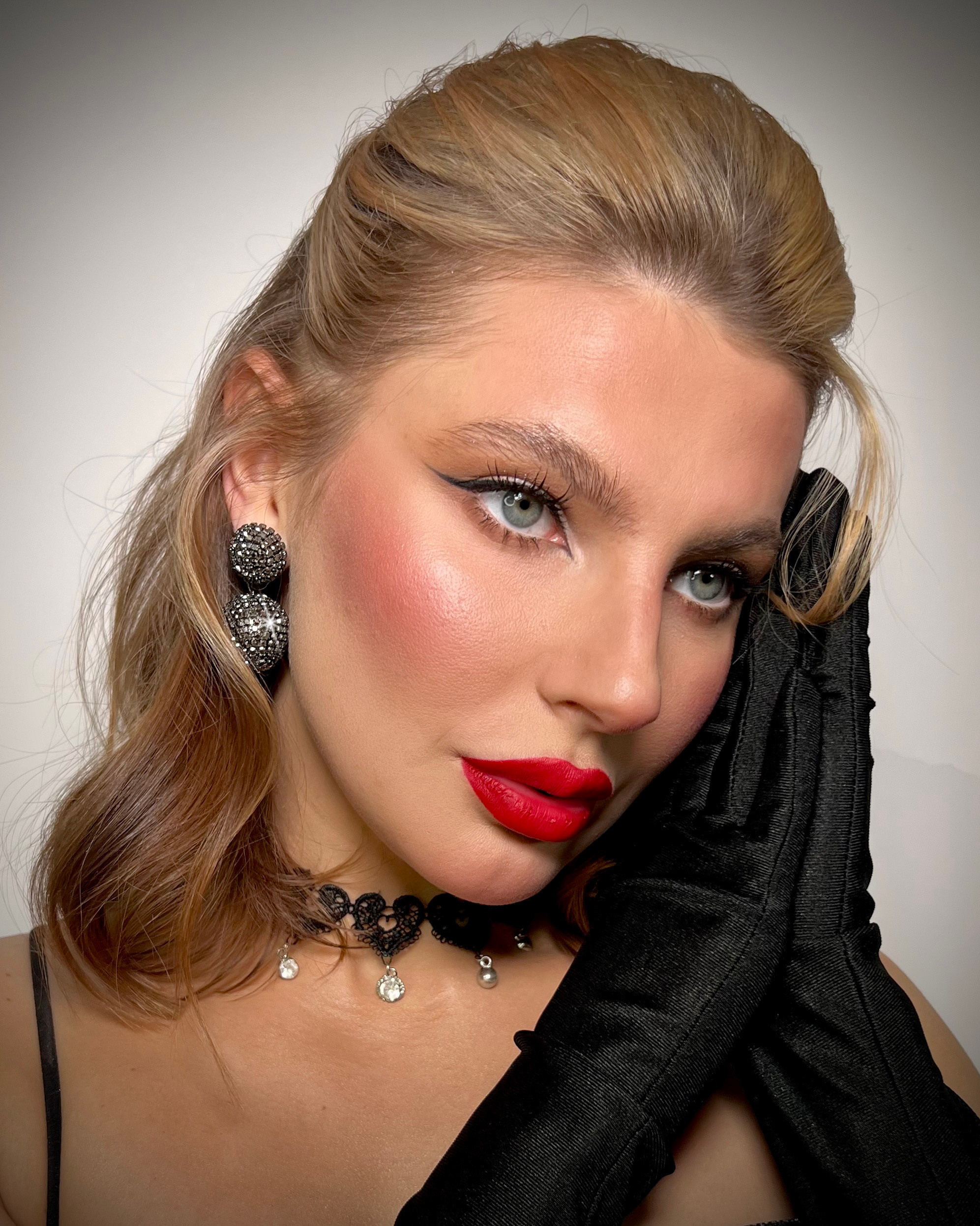 Маргарита- Визажист и стилист по волосам. Фотостудия во Всеволожске. Подходит для всех творческих проектов