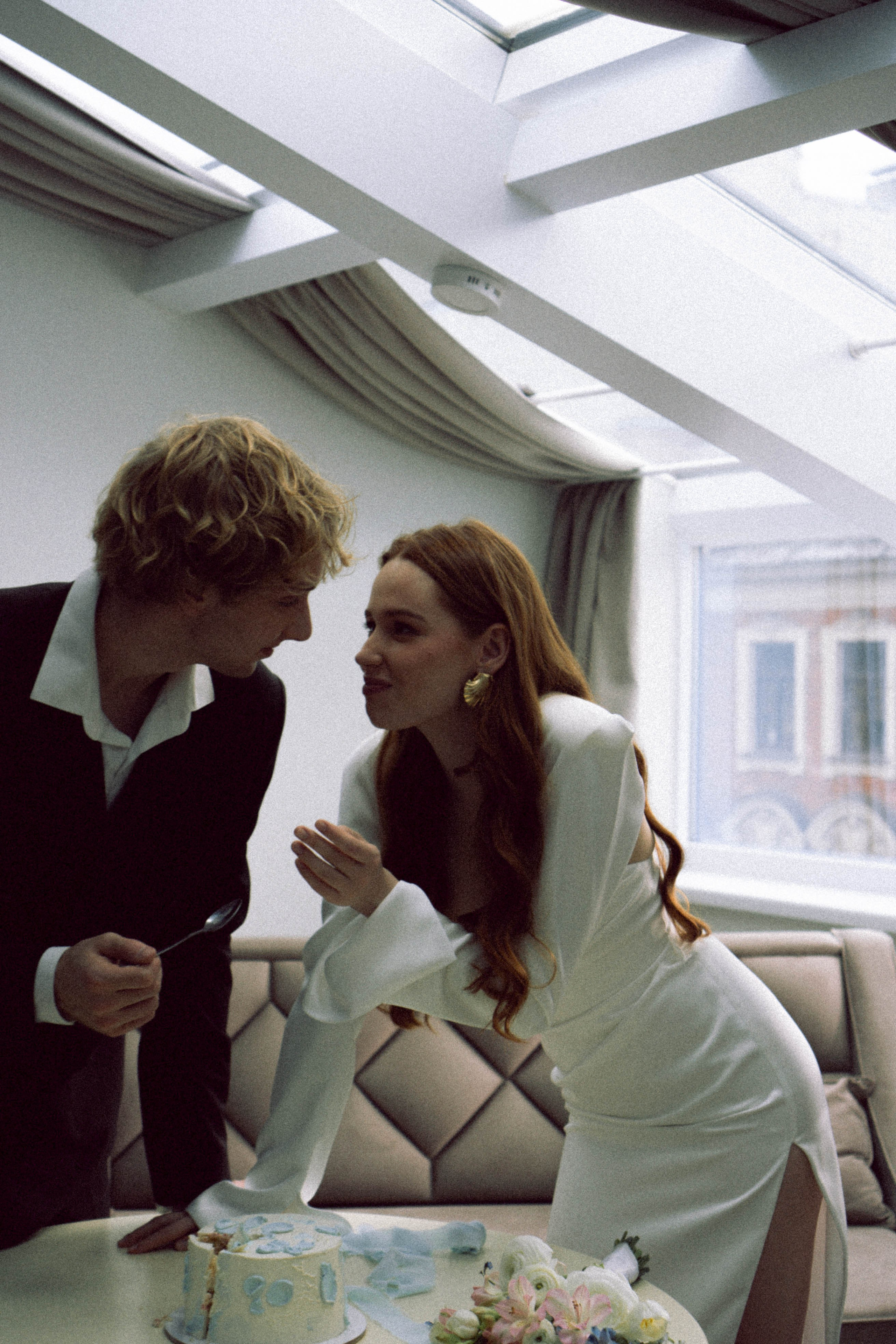 СВАДЕБНАЯ СЬЕМКА В ОТЕЛЕ. СБОРЫ ЖЕНИХА И НЕВЕСТЫ И ТАКЖЕ ТОР И ПОДГОТОВКА К ПРОГУЛКЕ. Профессиональный фотограф, Санкт-Петербург — Виктория Богомолова