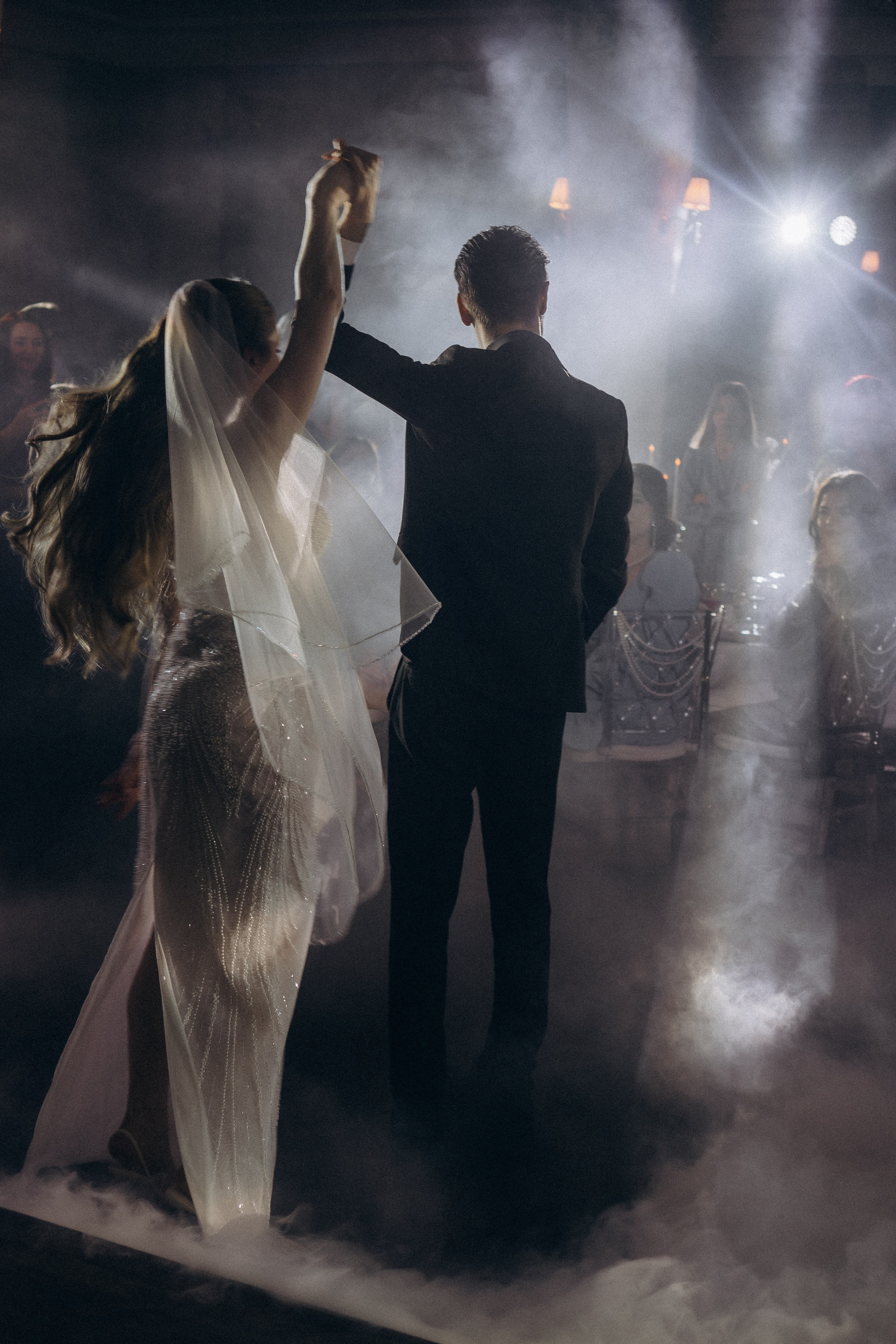 ПЕРВЫЙ ТАНЕЦ МОЛОДЫХ НА БАНКЕТЕ. ТРОГАТЕЛЬНЫЙ МОМЕНТ (СНЯТО В СИБИРЕ В НИЖНЕВАРТОВСКЕ). Профессиональный фотограф, Санкт-Петербург — Виктория Богомолова