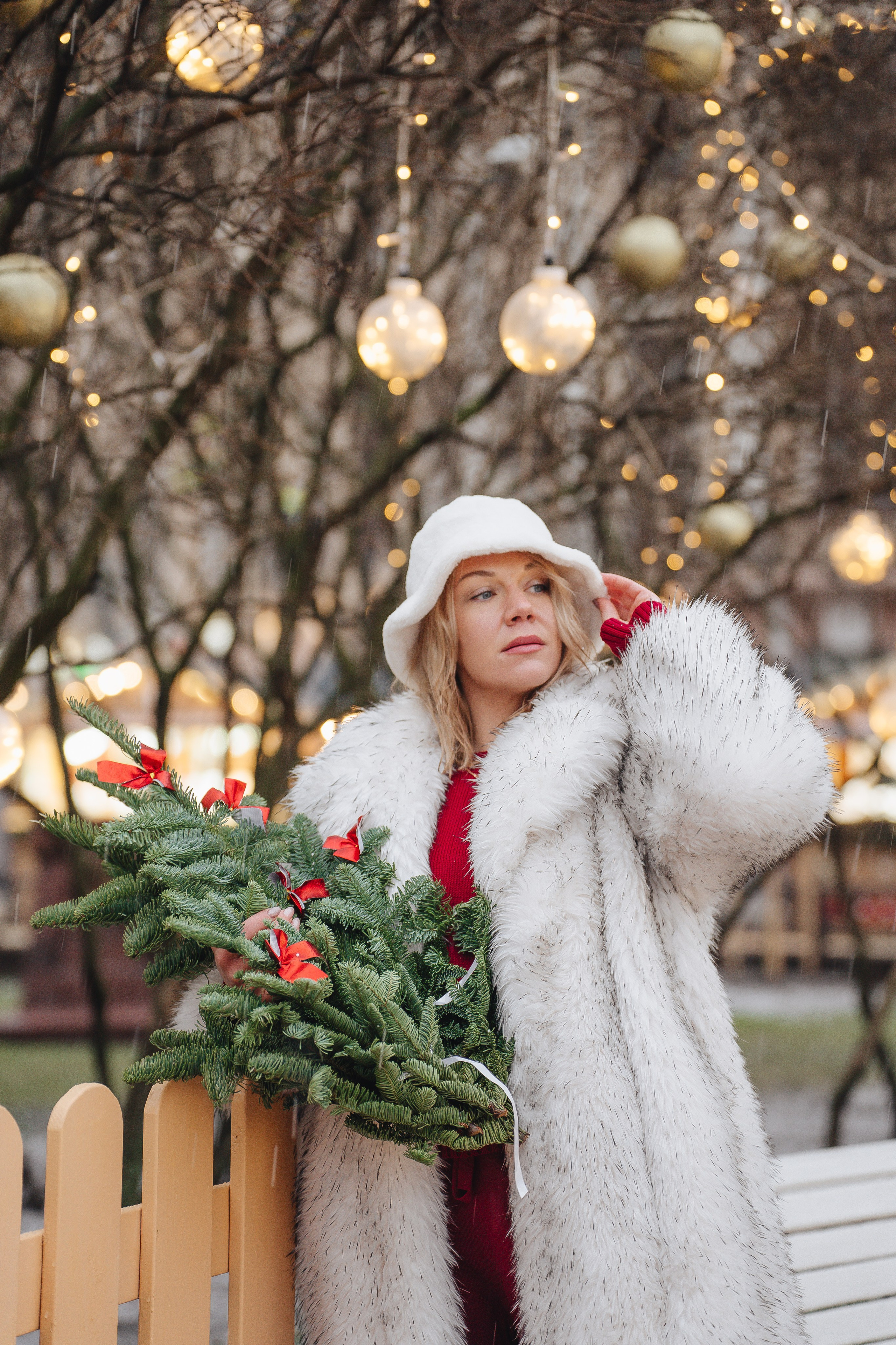 ПРОГУЛКА НА МАНЕЖНОЙ ПЛОЩАДИ ДЛЯ ДЕВУШКИ ПЕРЕД НОВЫМ ГОДОМ (НОВОГОДНЯЯ ФОТОСЕССИИЯ НА МАНЕЖНОЙ ПЛОЩАДИ). Профессиональный фотограф, Санкт-Петербург — Виктория Богомолова