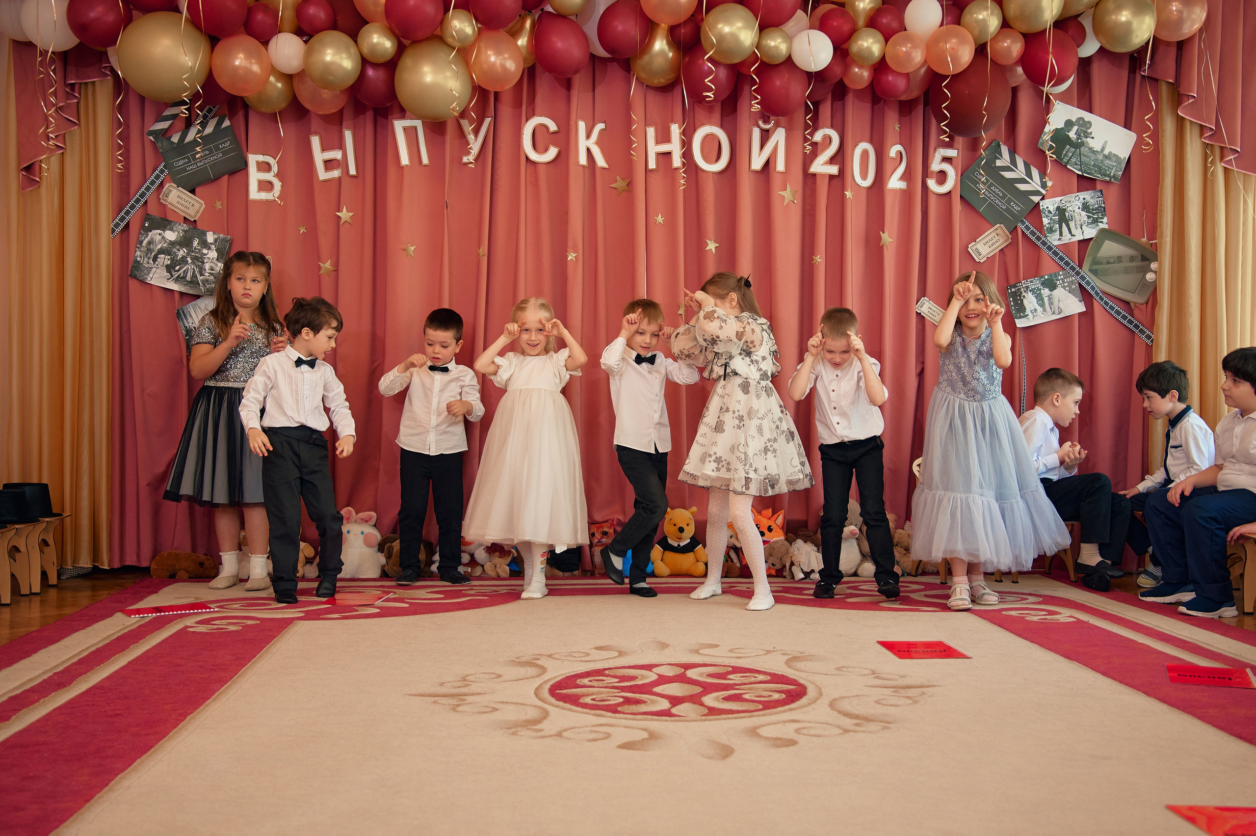 Видеосъемка выпускного утренника в детском саду или школе. Свадебный фотограф видеограф в ЗАГС и на свадьбу целый день Москва и МО