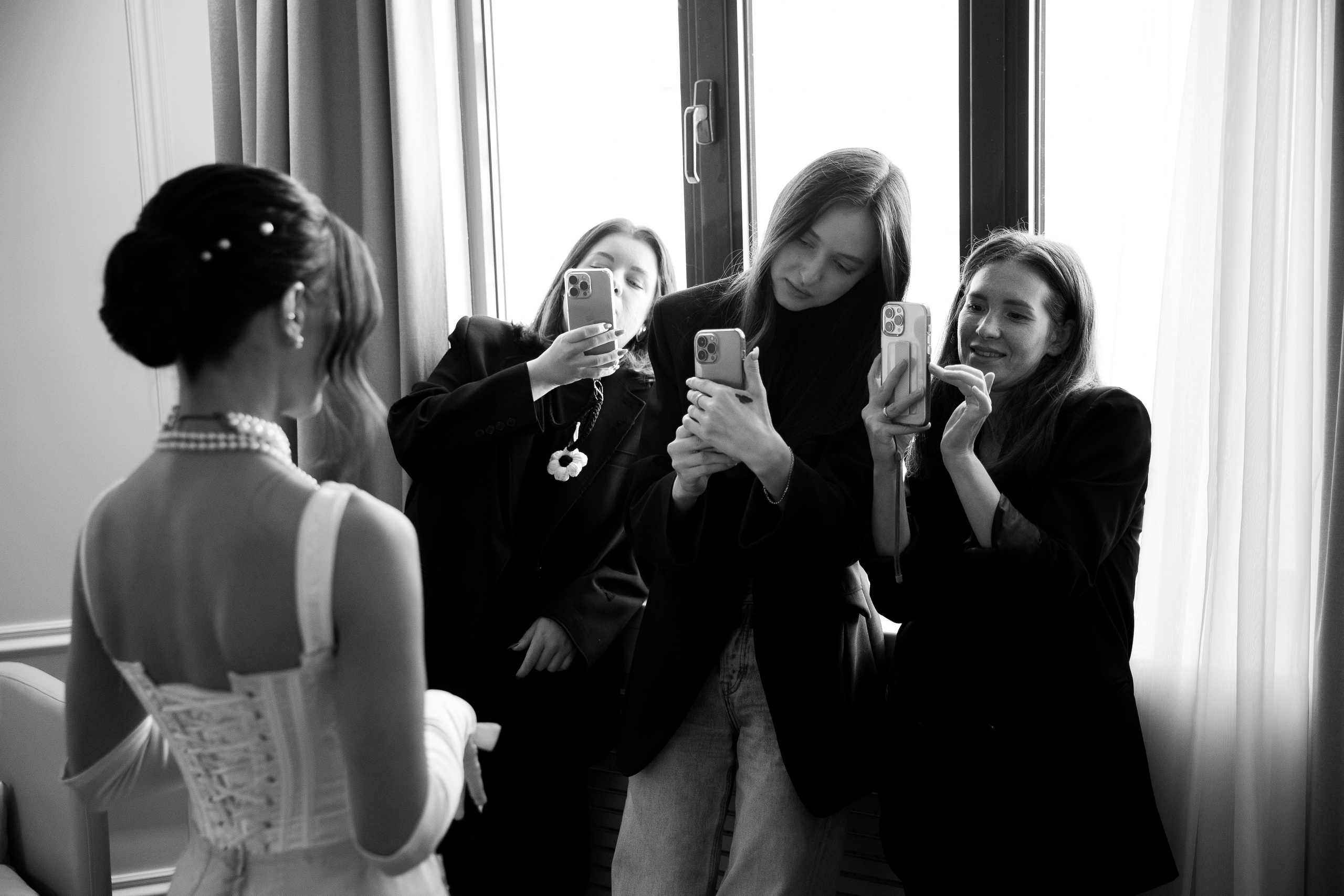 Влюбиться можно в красоту, но полюбить — лишь можно душу. Maya Alieva Wedding Photographer in St.Petersburg