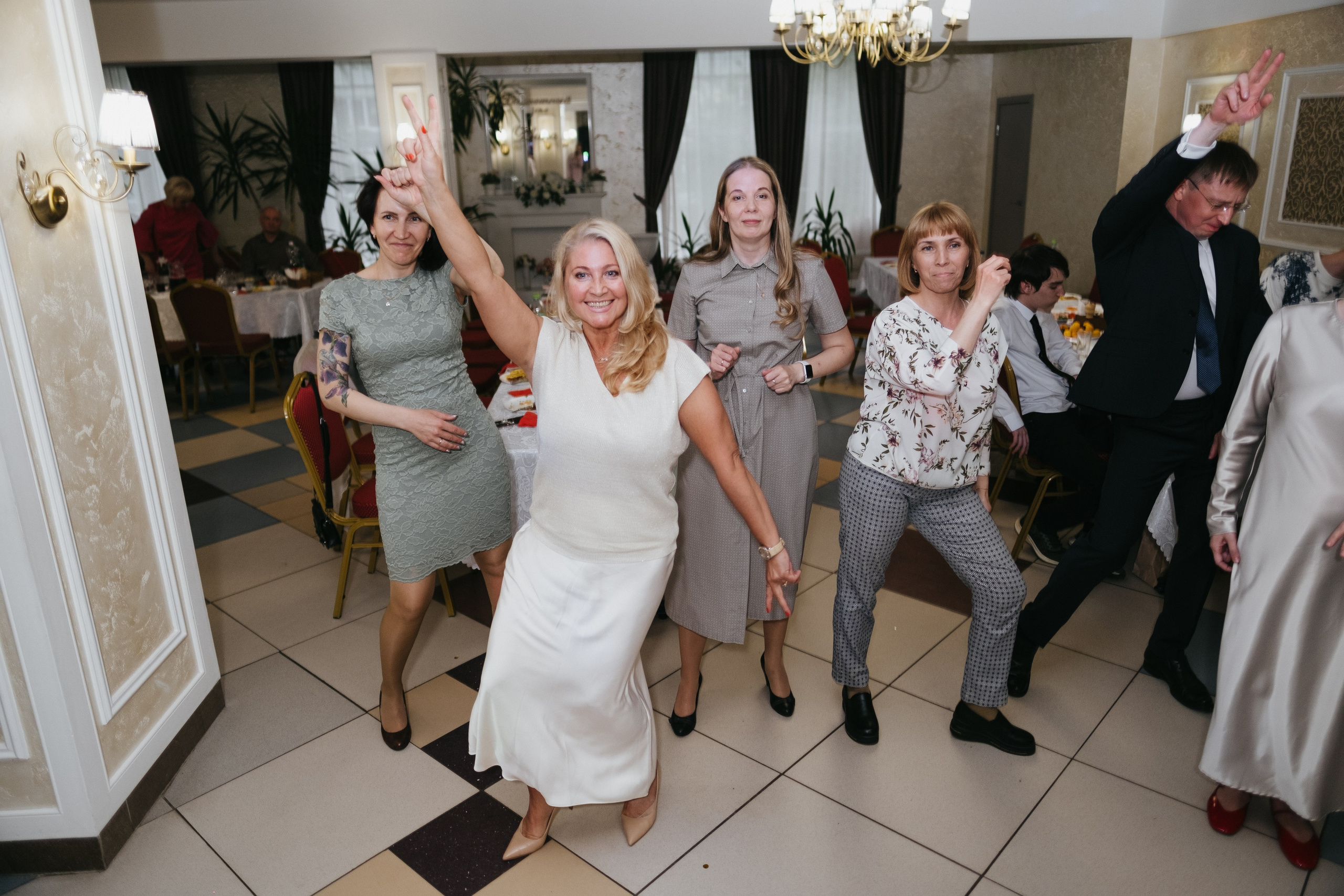 Выпускной 11 класс школы № 30. Свадебный и репортажной фотограф Денис Ожигин в Краснодаре и Краснодарском крае