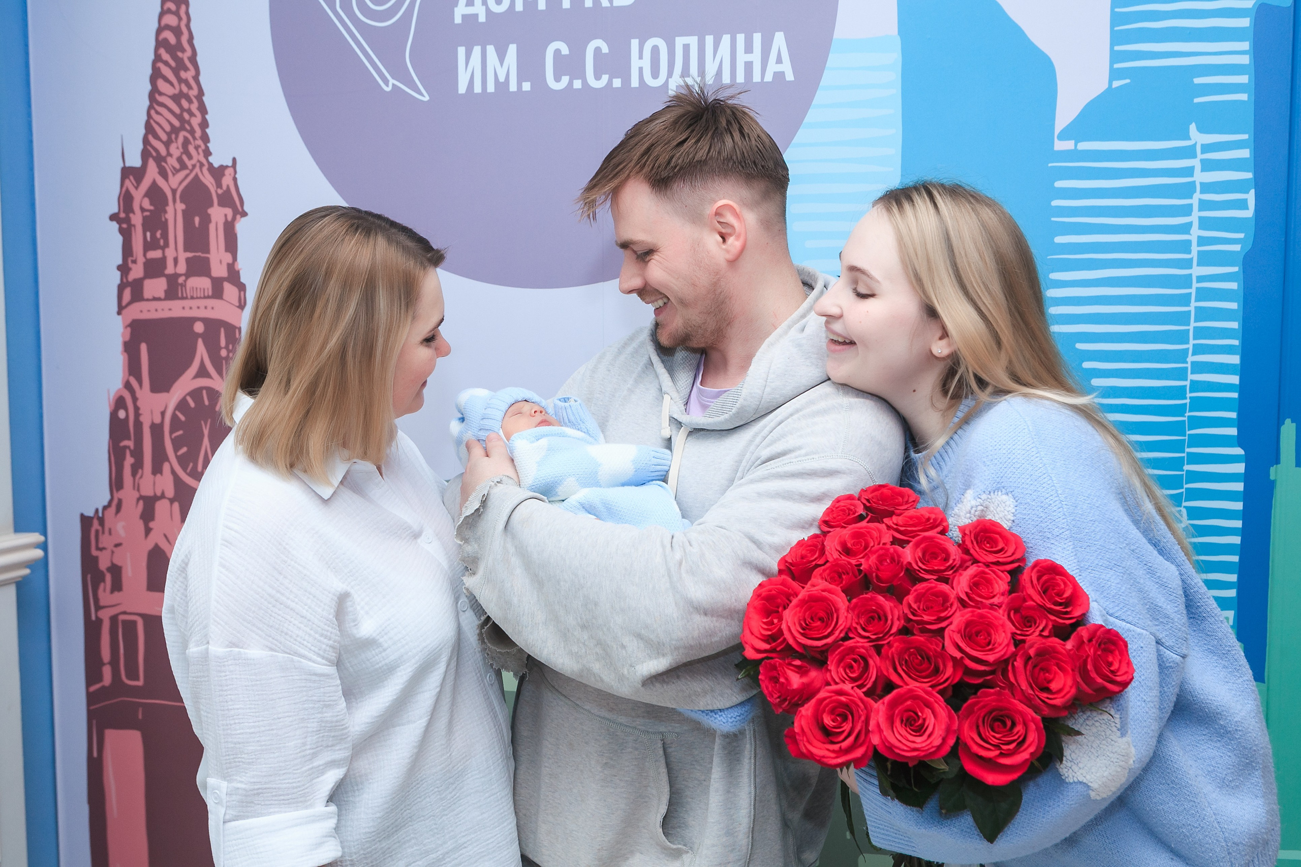 Съемка выписки из роддома 7 ГКБ Юдино Москва. Фотосъемка выписки из роддома в Москве, заказать фотографа на выписку ньюборн съемка в роддоме newborn фотограф в Юдино