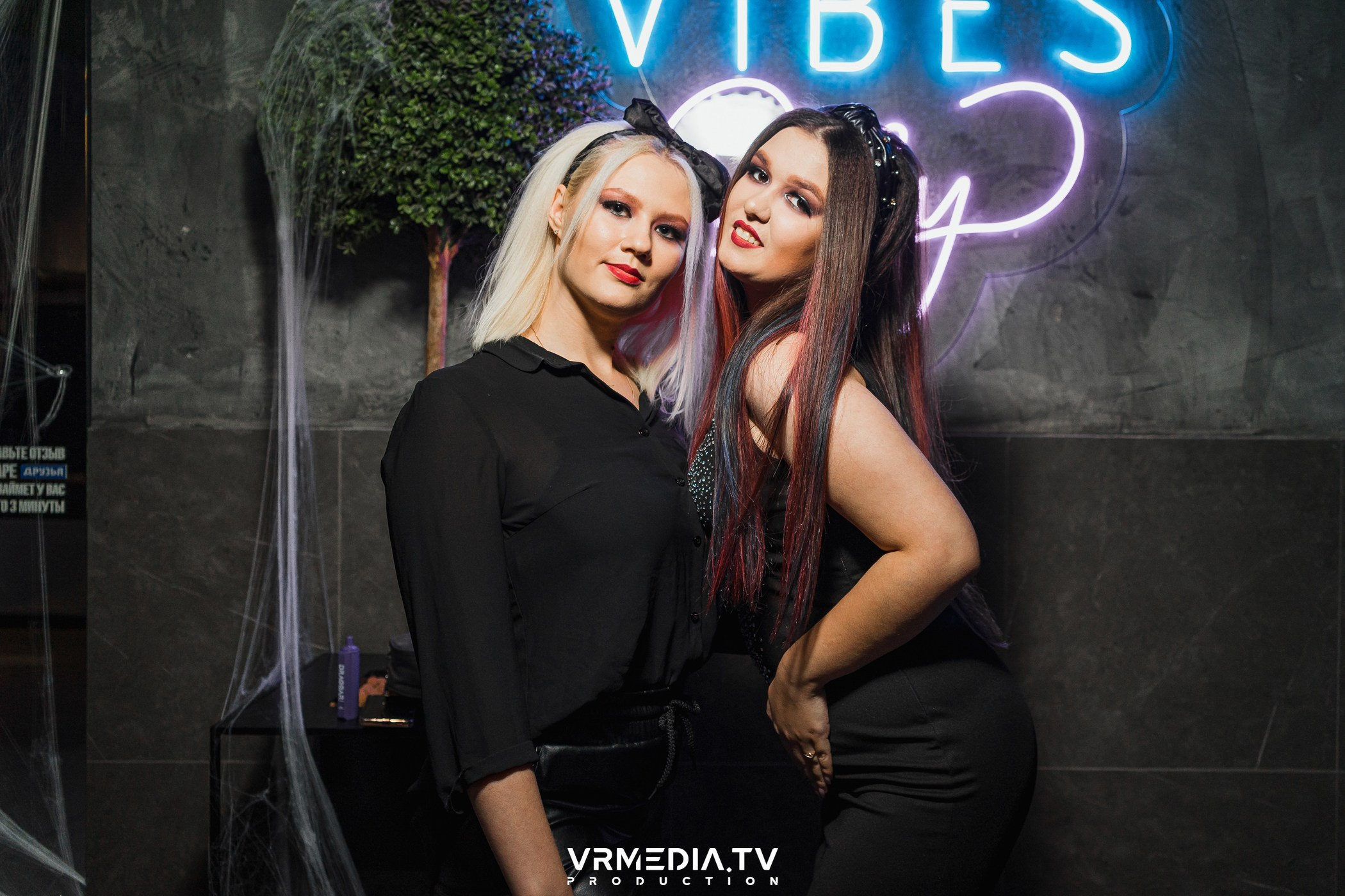 Halloween ARACHNOPHOBIA в баре «Друзья»