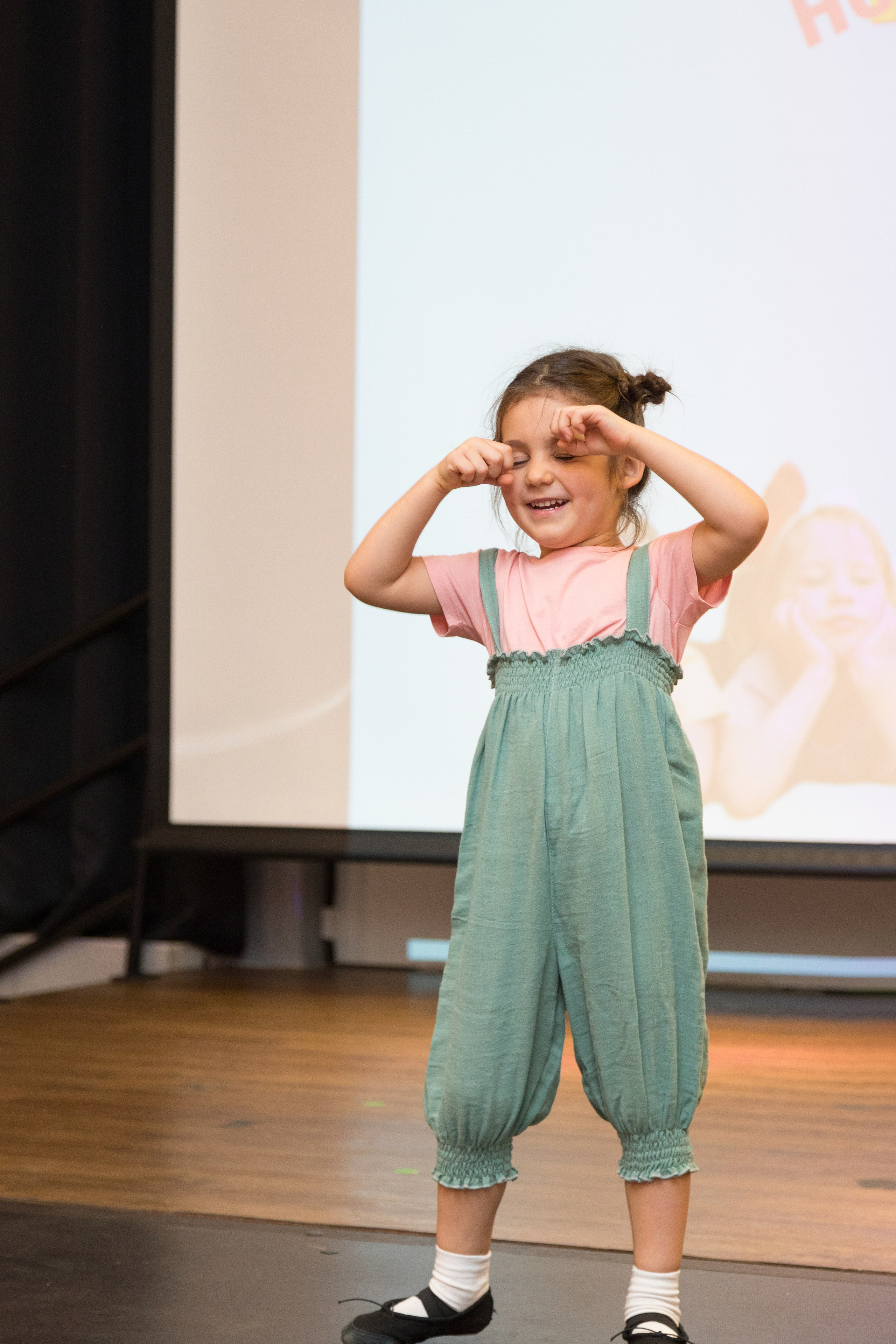 Отчетный концерт танцевального коллектива «ПЕТЕРБУРИКИ». Детский и контент фотограф Надя Волкова Санкт-Петербург