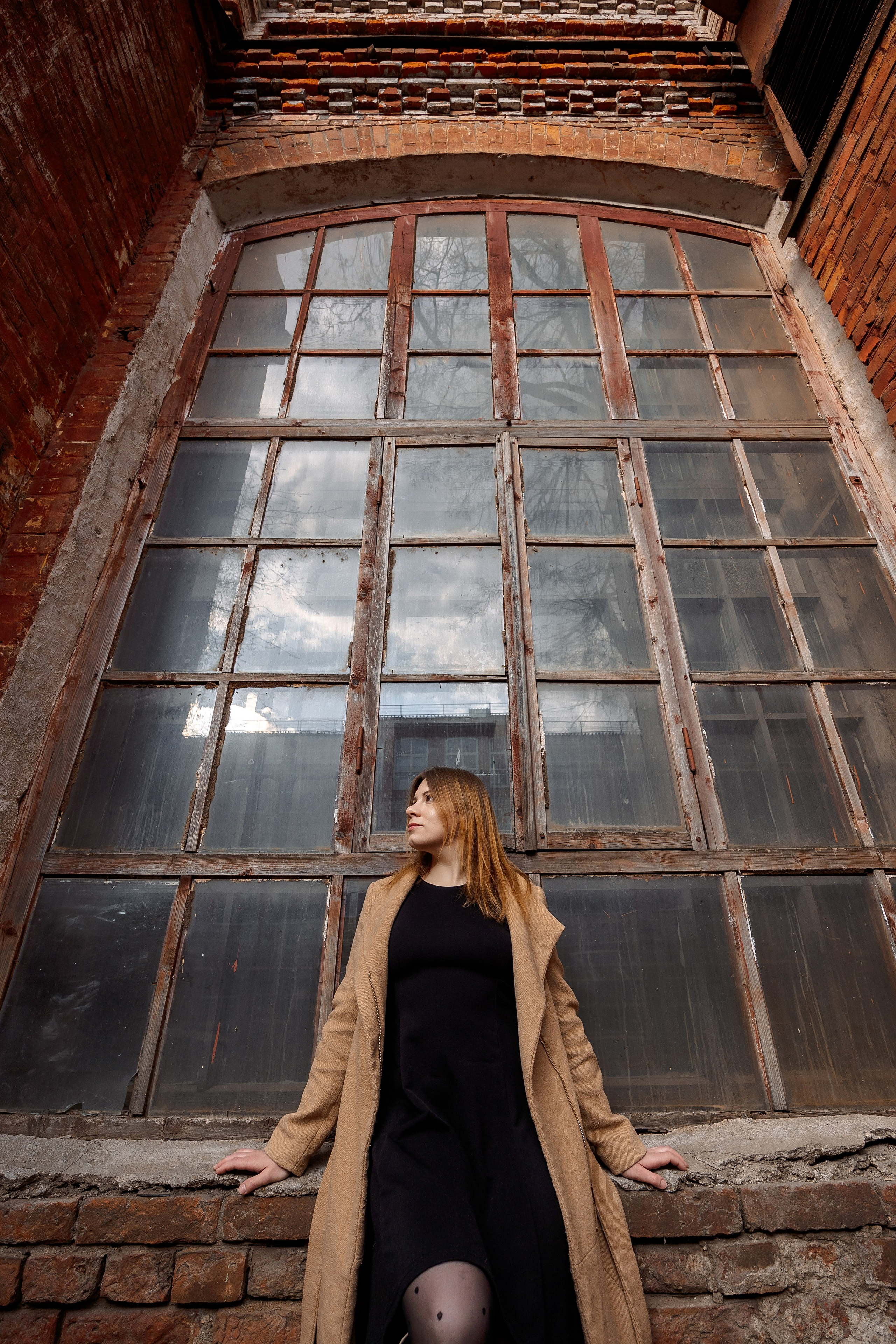 Настя на территории завода «Зингер». Александр Антонов. Профессиональный свадебный, репортажный фотограф в Москве, Подольске. Фото+Видео на любой праздник