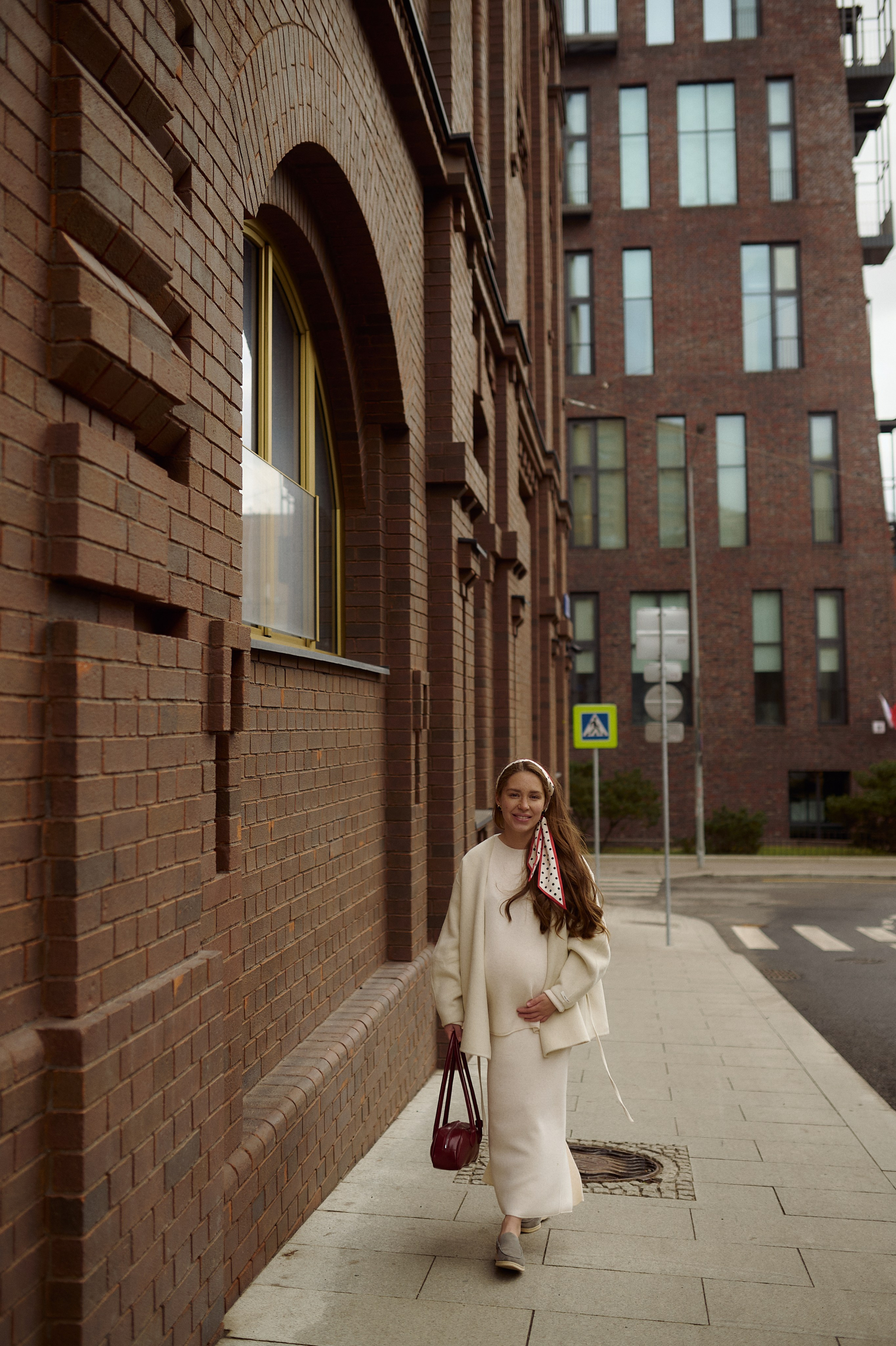 Оля на прогулке по городу. Семейный и свадебный lifestyle-фотограф в Москве Мария Петрова