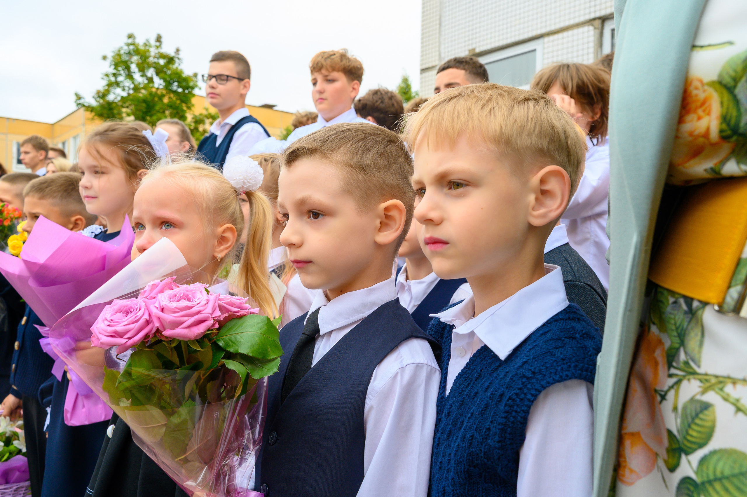Вот звучит первый звонок, перед этим долгое приготовление к новому этапу в жизни, Яромир идет в школу. Фотоуслуги, услуги фотографа, фотографирование важных событий
