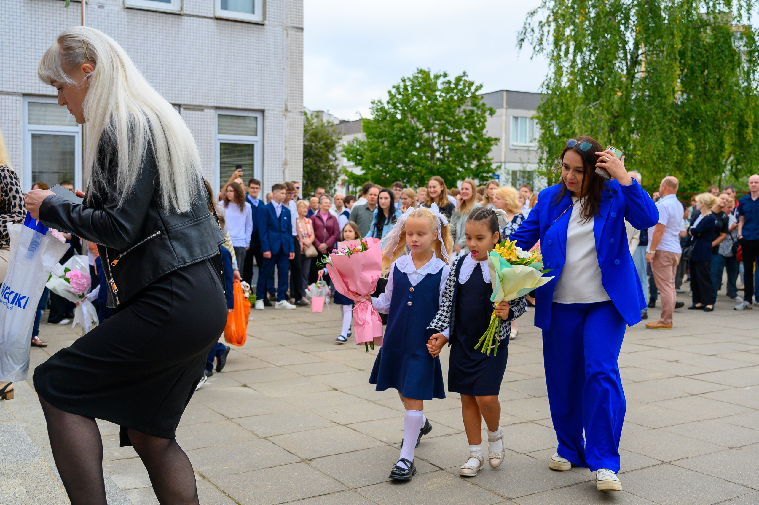 Вот звучит первый звонок, перед этим долгое приготовление к новому этапу в жизни, Яромир идет в школу. Фотоуслуги, услуги фотографа, фотографирование важных событий
