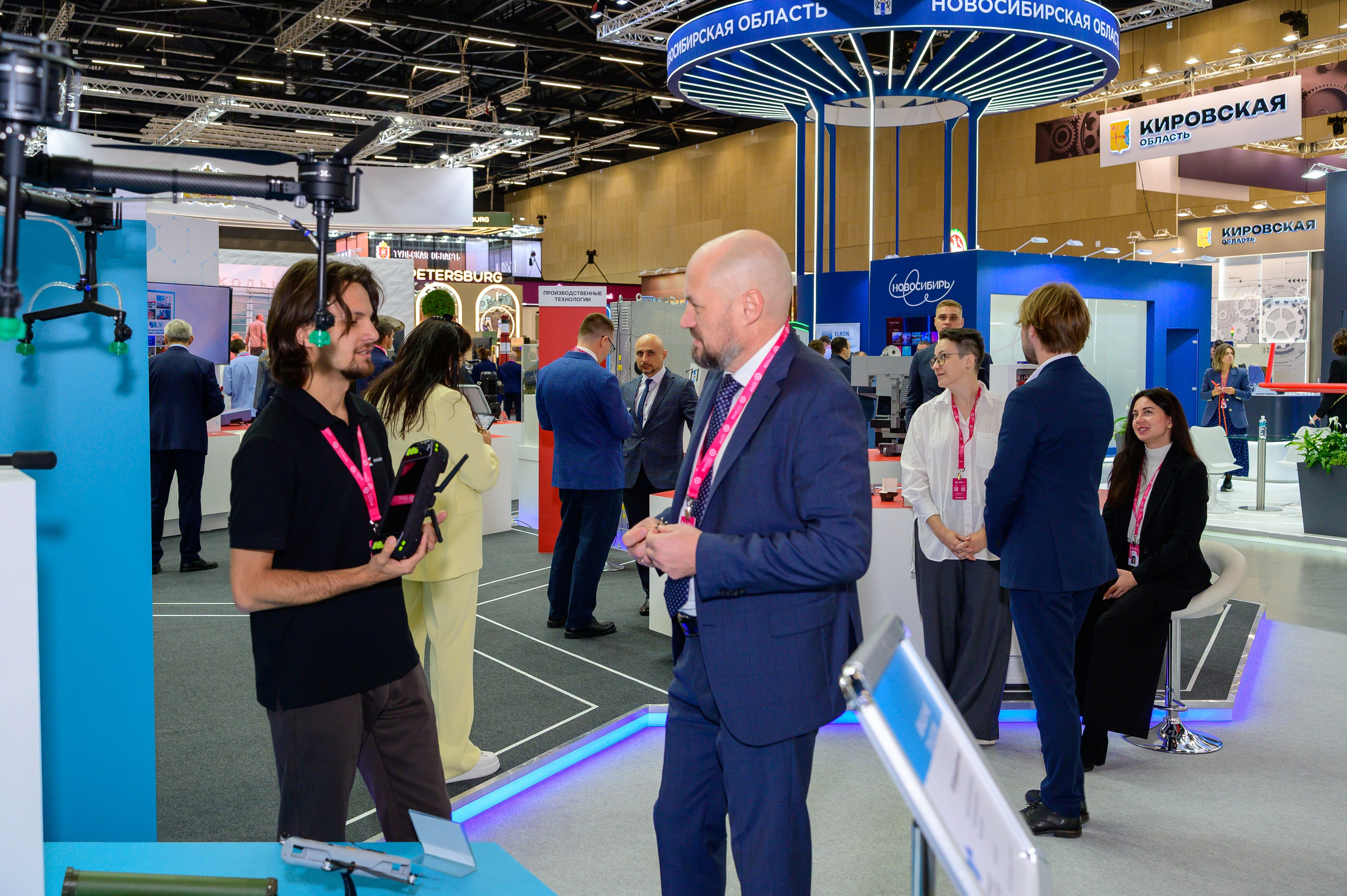 «ИННОПРОМ. Беларусь» — это международная промышленная выставка, объединяющая представителей различных отраслей промышленности, инновационных компаний, инвесторов и государственных структур. Это уникальная платформа для обмена опытом, внедрения новых идей и технологий, что способствует повышению актуальности отрасли и развитию сотрудничества между странами.#БольшаяпромышленнаянеделявМинске @belexpo_by@ph.andrey_puhach #bigindustrialweek #bigindustrialwee