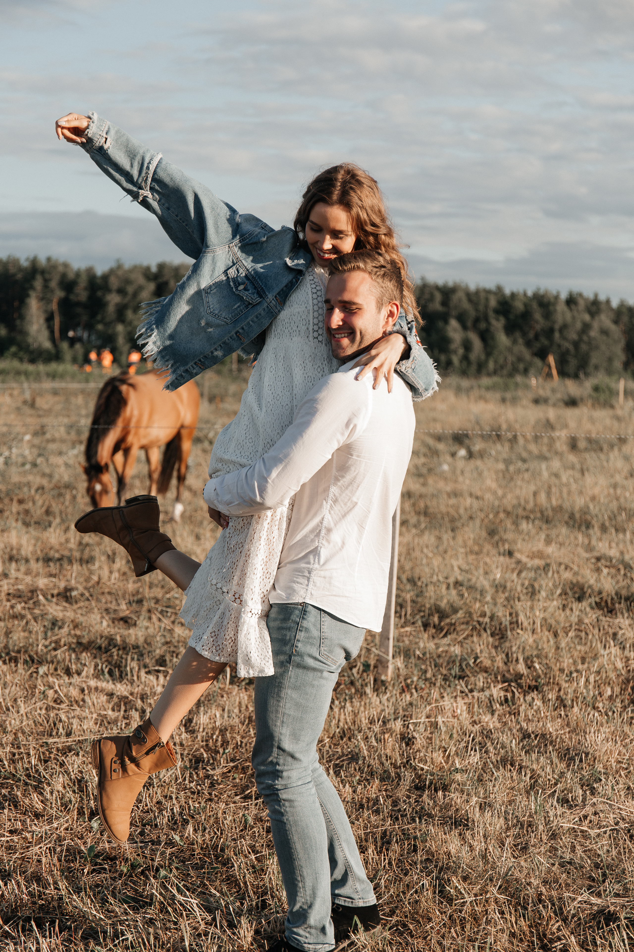 Sunset on the grass / Love story 30.06.2019. Воркшопы для фотографов в Москве и по всей России