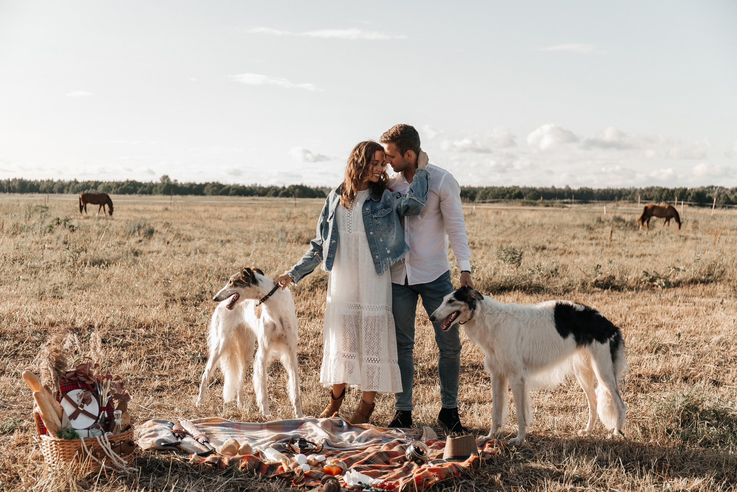 Sunset on the grass / Love story 30.06.2019. Воркшопы для фотографов в Москве и по всей России