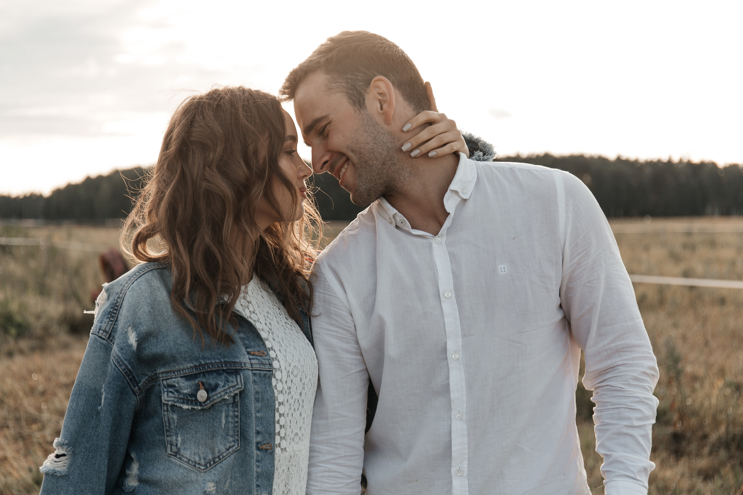 Sunset on the grass / Love story 30.06.2019. Воркшопы для фотографов в Москве и по всей России