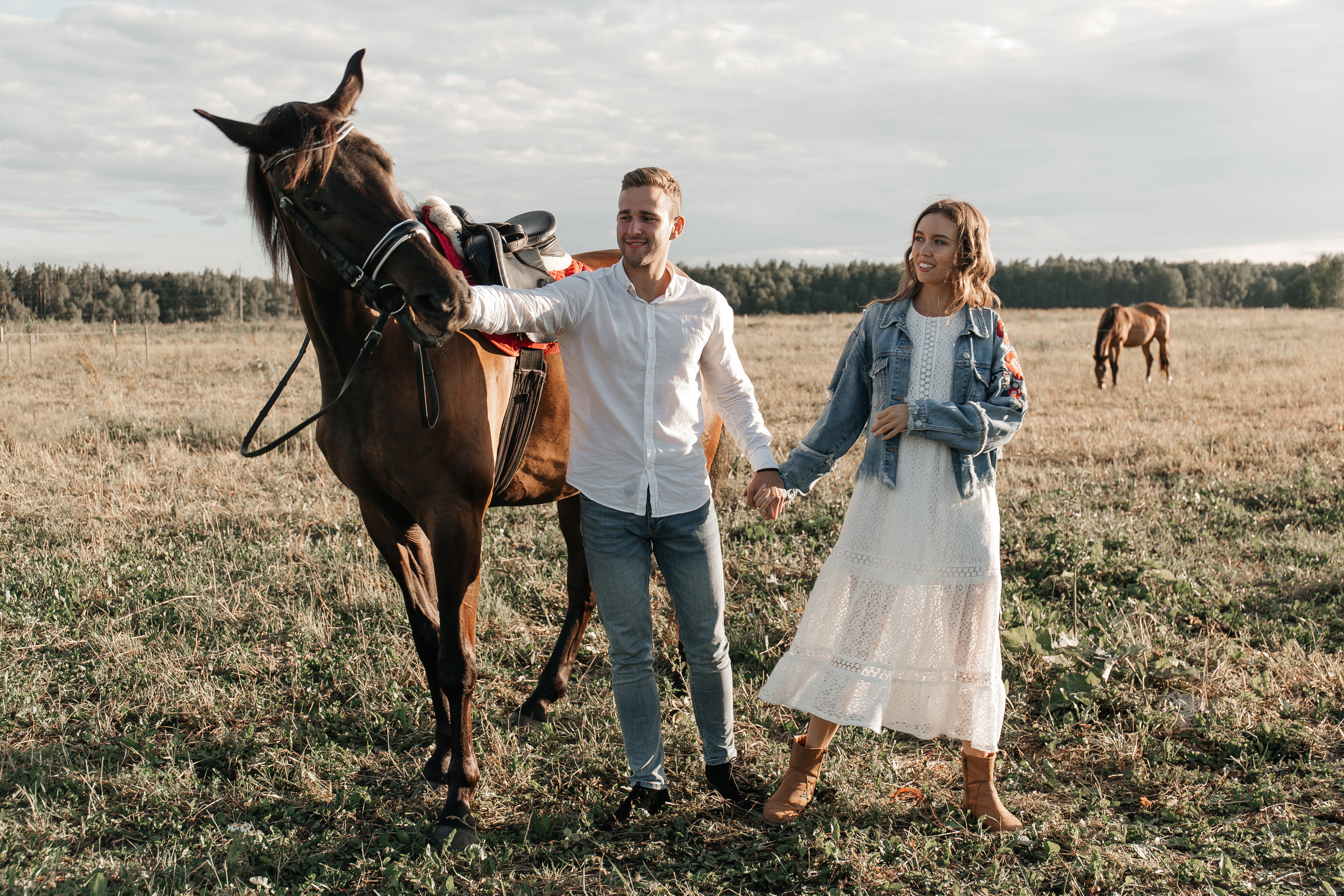 Sunset on the grass / Love story 30.06.2019. Воркшопы для фотографов в Москве и по всей России
