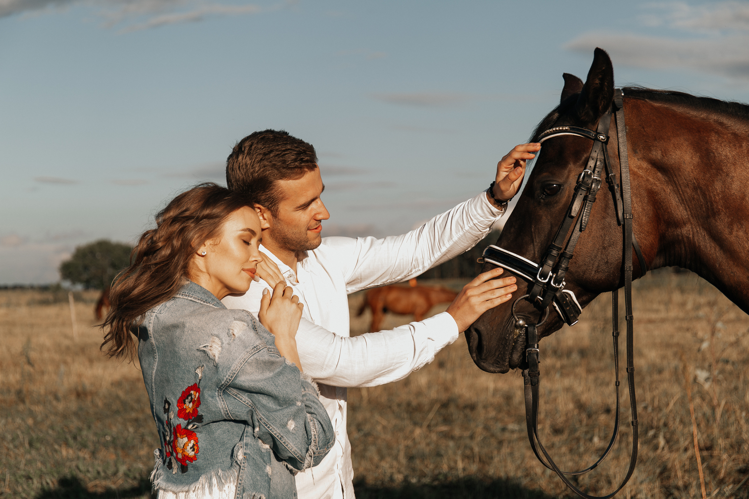 Sunset on the grass / Love story 30.06.2019. Воркшопы для фотографов в Москве и по всей России
