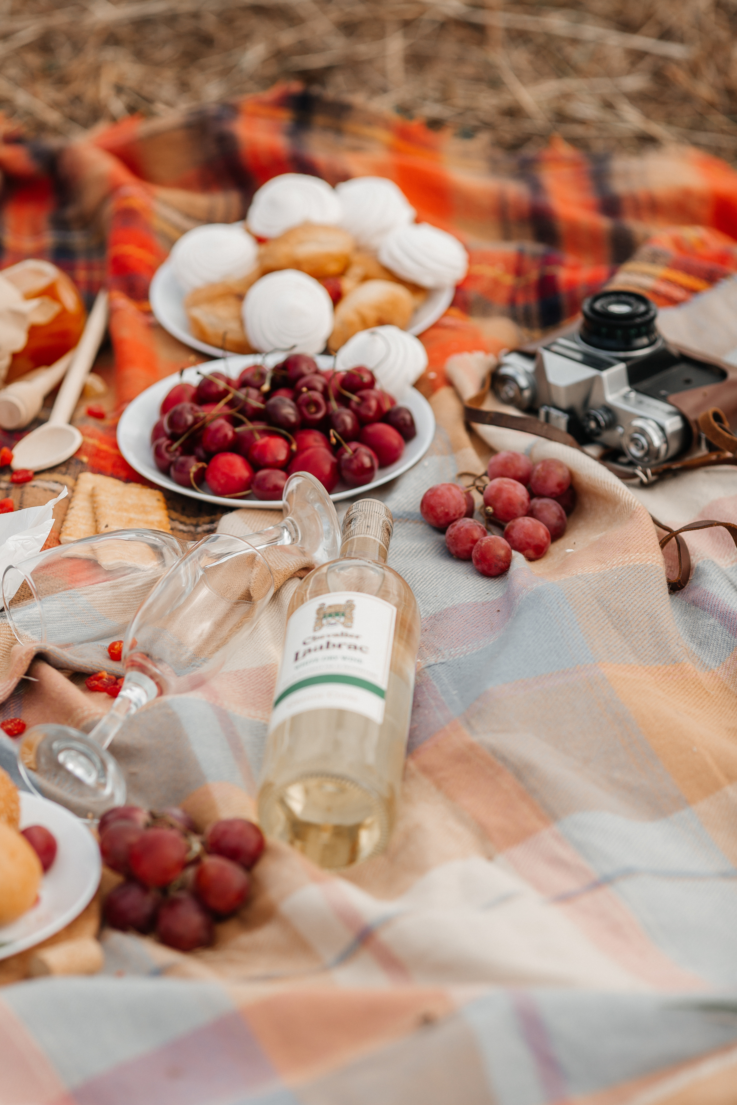 Sunset on the grass / Love story 30.06.2019. Воркшопы для фотографов в Москве и по всей России