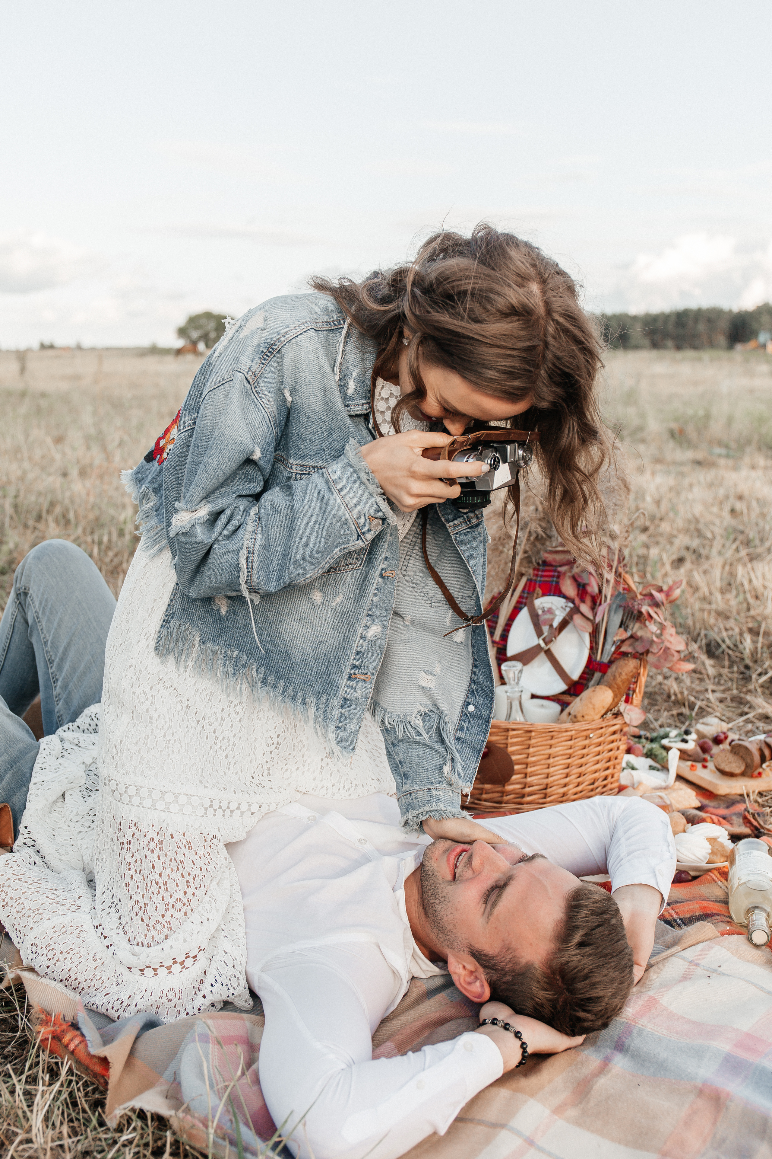 Sunset on the grass / Love story 30.06.2019. Воркшопы для фотографов в Москве и по всей России