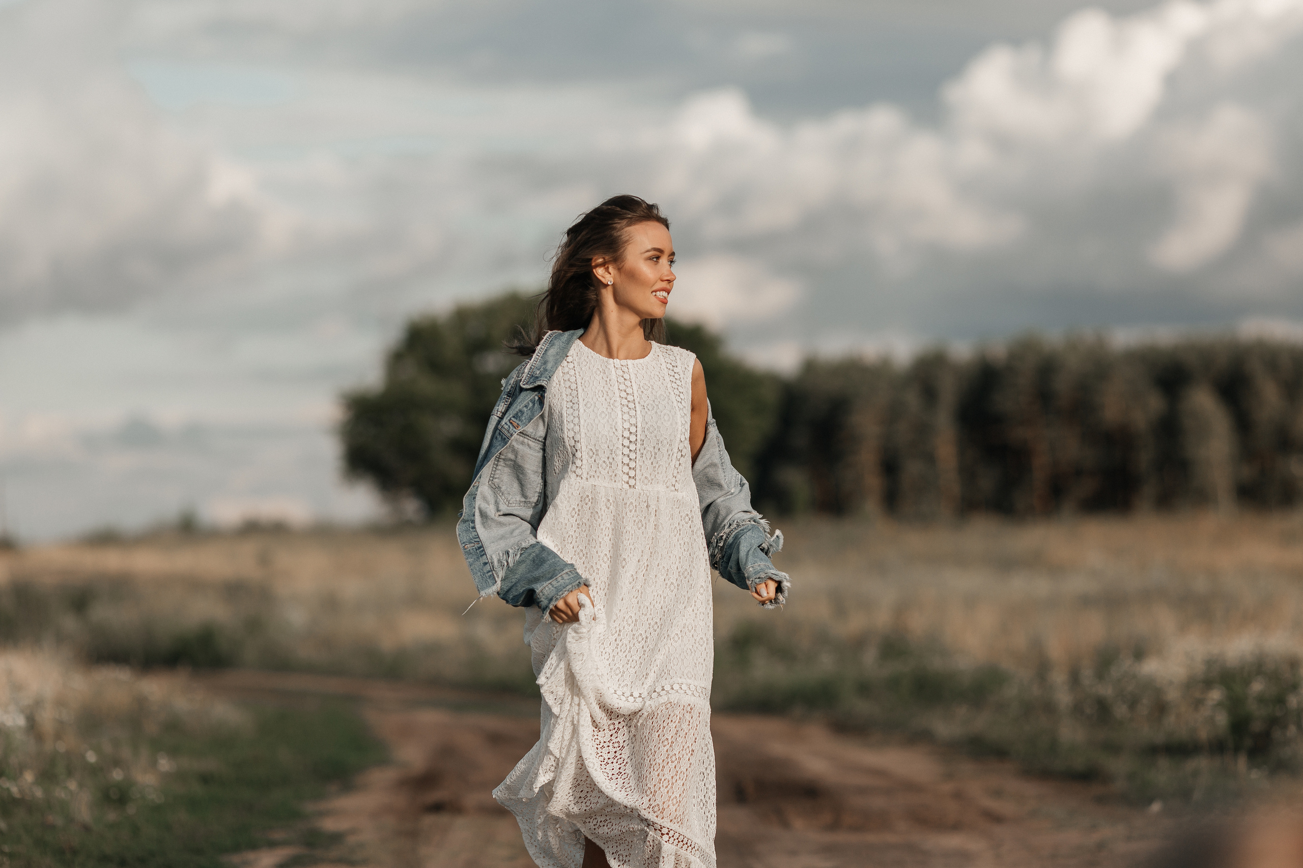 Sunset on the grass / Love story 30.06.2019. Воркшопы для фотографов в Москве и по всей России