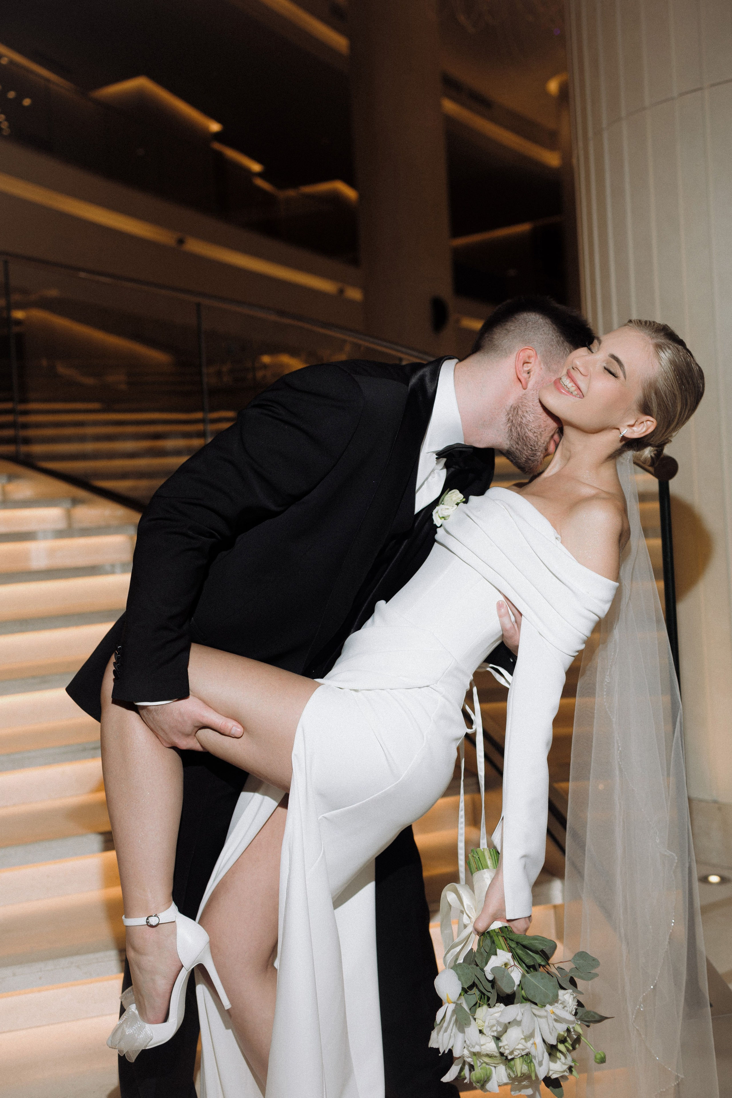 Свадебная фотосессия на стадионе Спартак. Свадебный фотограф в Москве. свадебная фотосессия Москва. Фотограф в Москве Валерия Рожкова