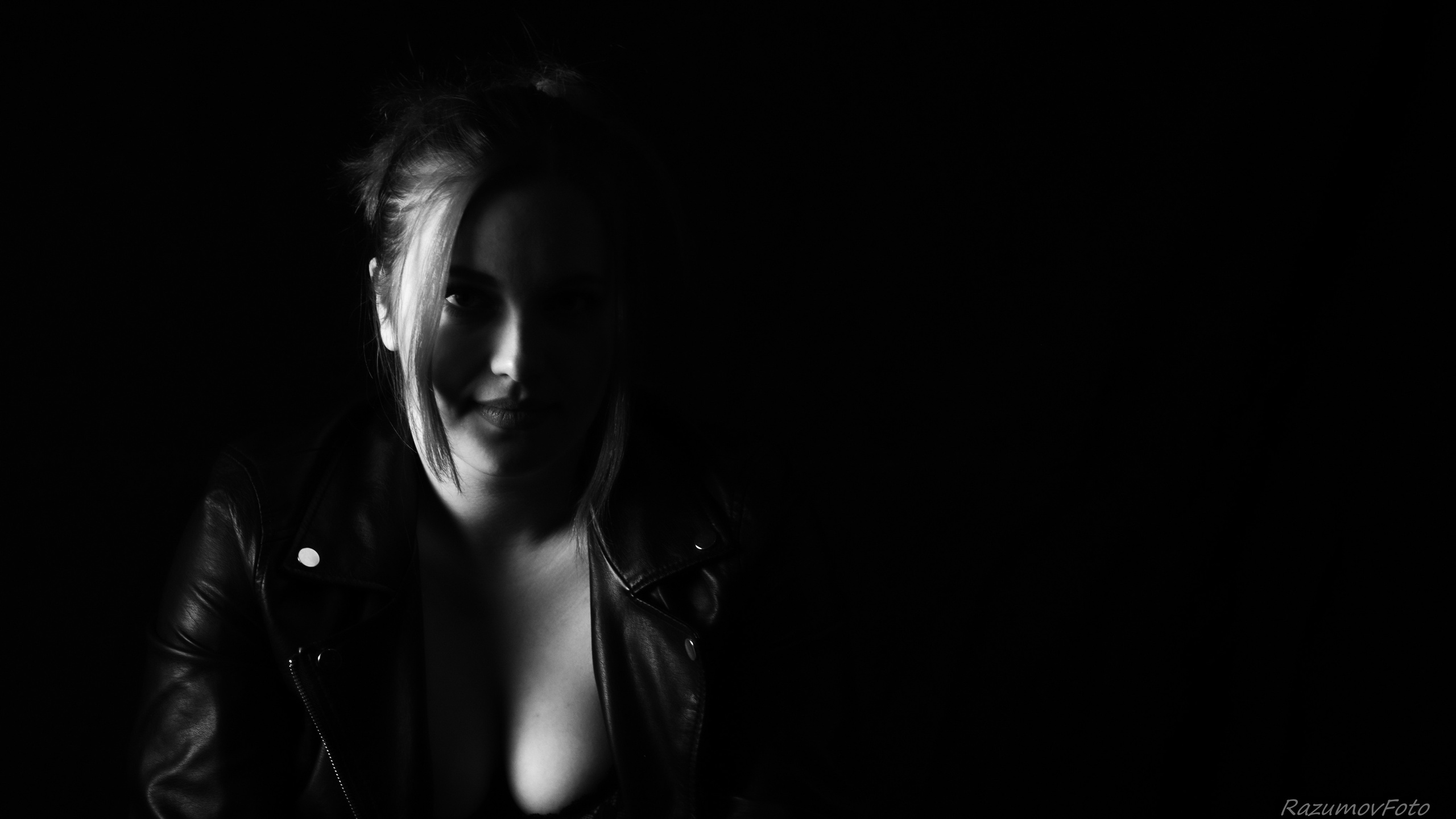 Белое и черное. Фото-видео студия Владимира Разумова RazumovFilms