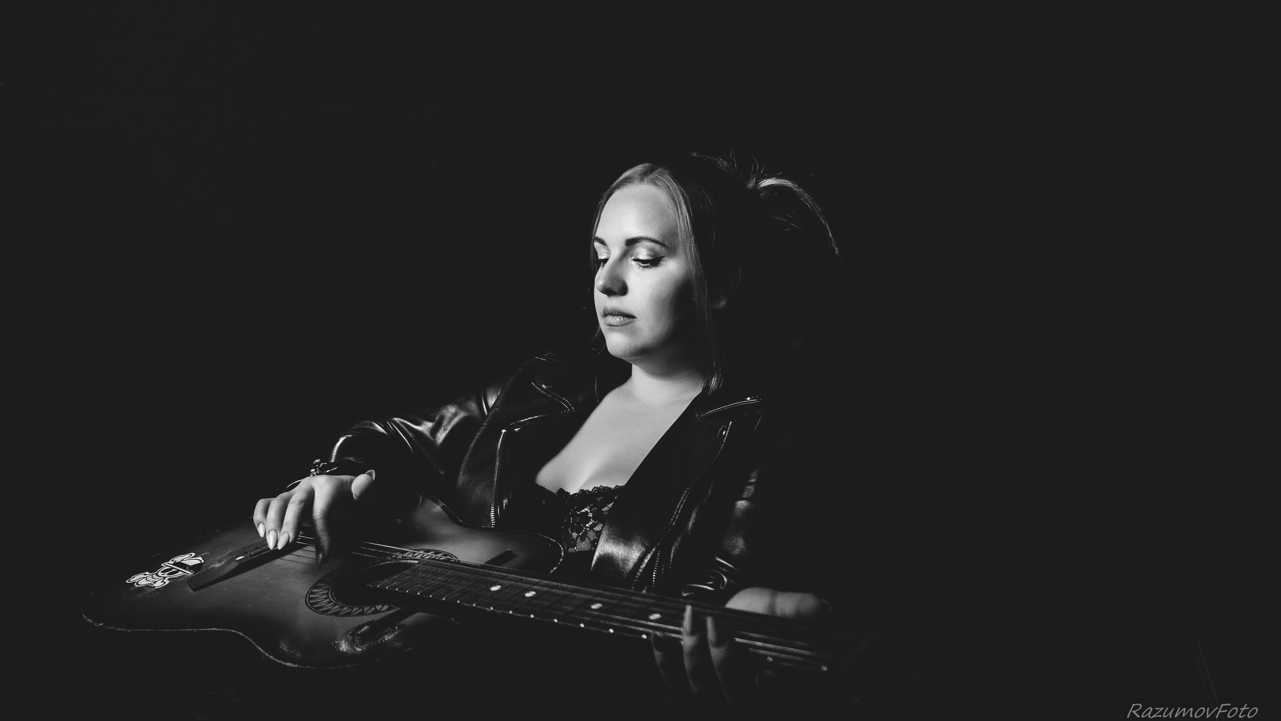 Белое и черное. Фото-видео студия Владимира Разумова RazumovFilms