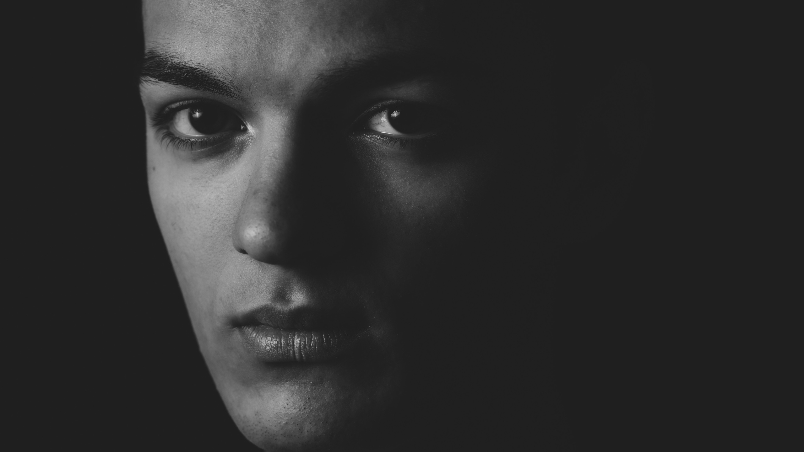 Белое и черное. Фото-видео студия Владимира Разумова RazumovFilms