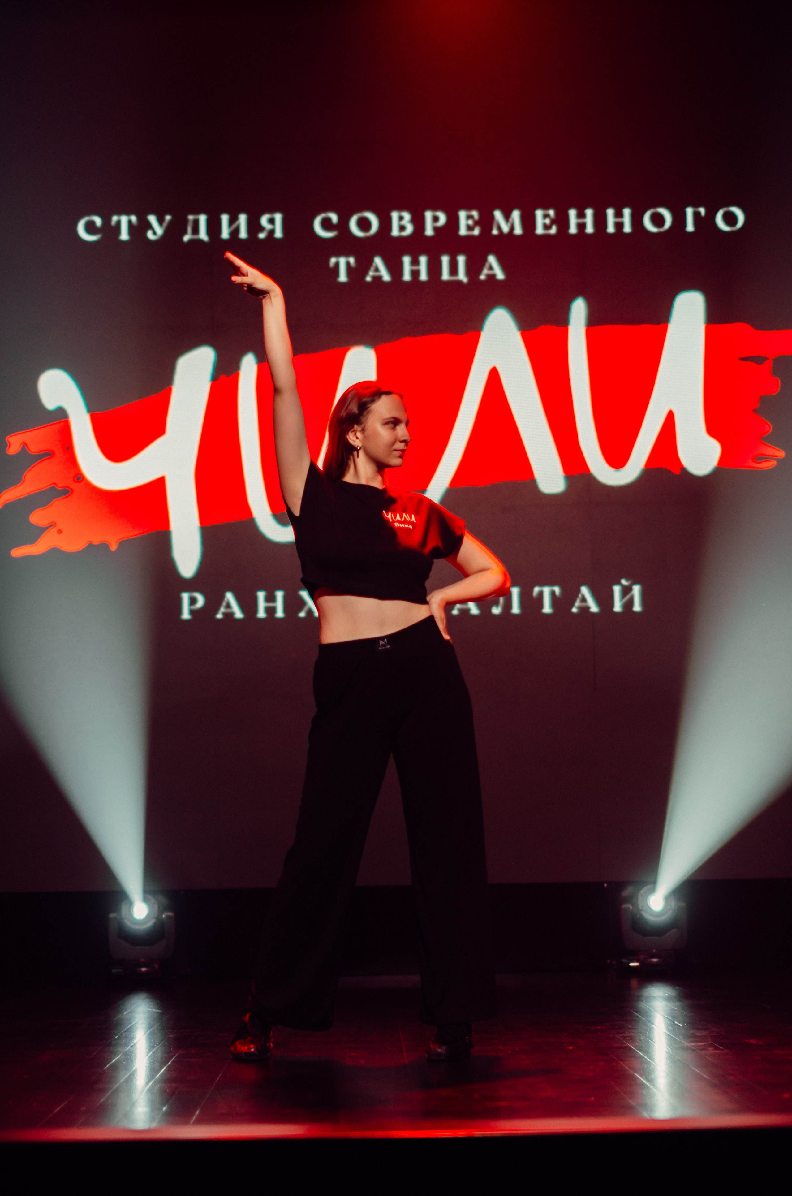 Групповая фотосъемка танцевального коллектива. Денисова Аля — фотограф для парных съемок и индивидуальных историй в Барнауле