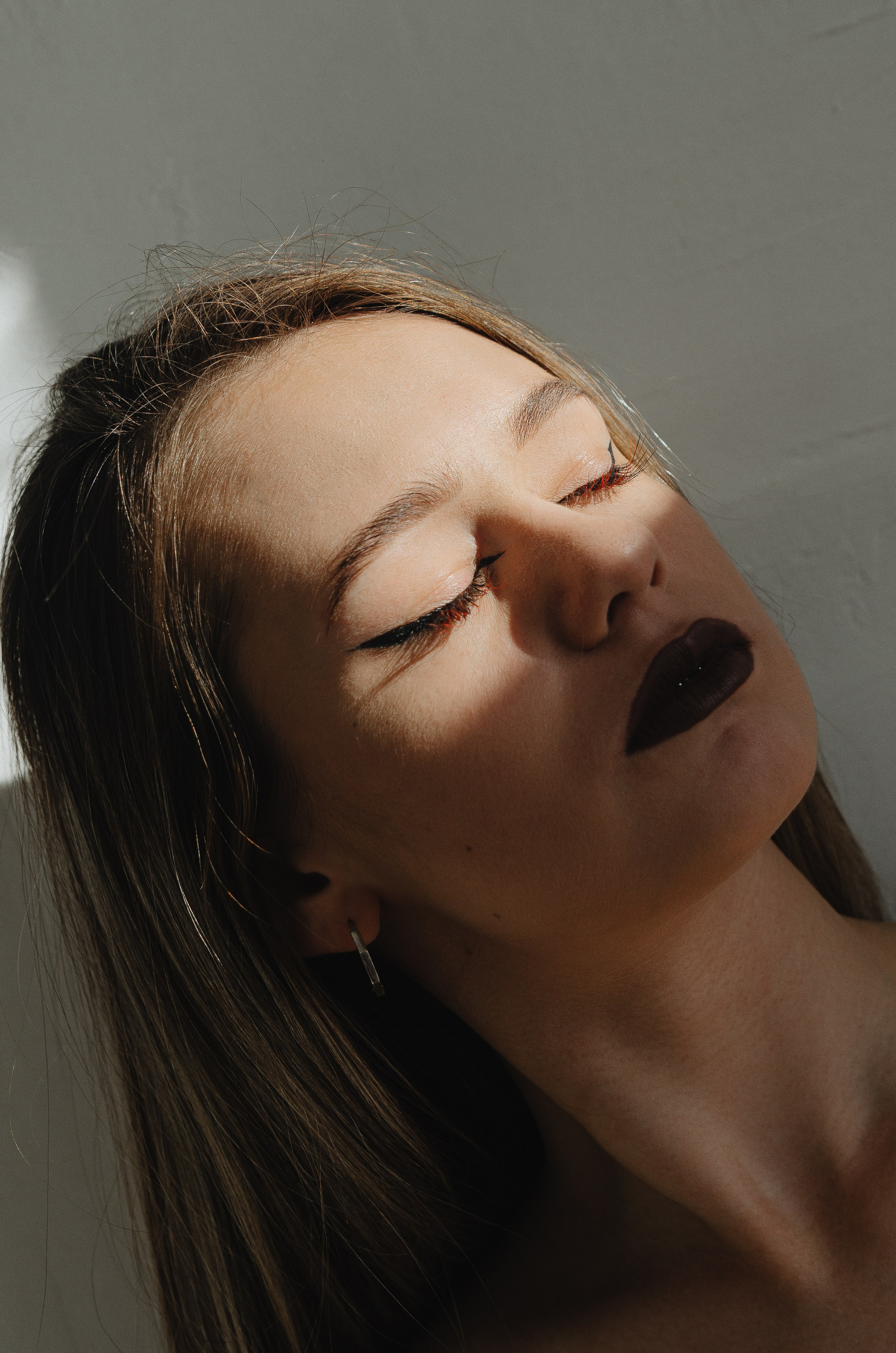 Женская фотосессия в стиле минимализм. Денисова Аля — фотограф для парных съемок и индивидуальных историй в Барнауле