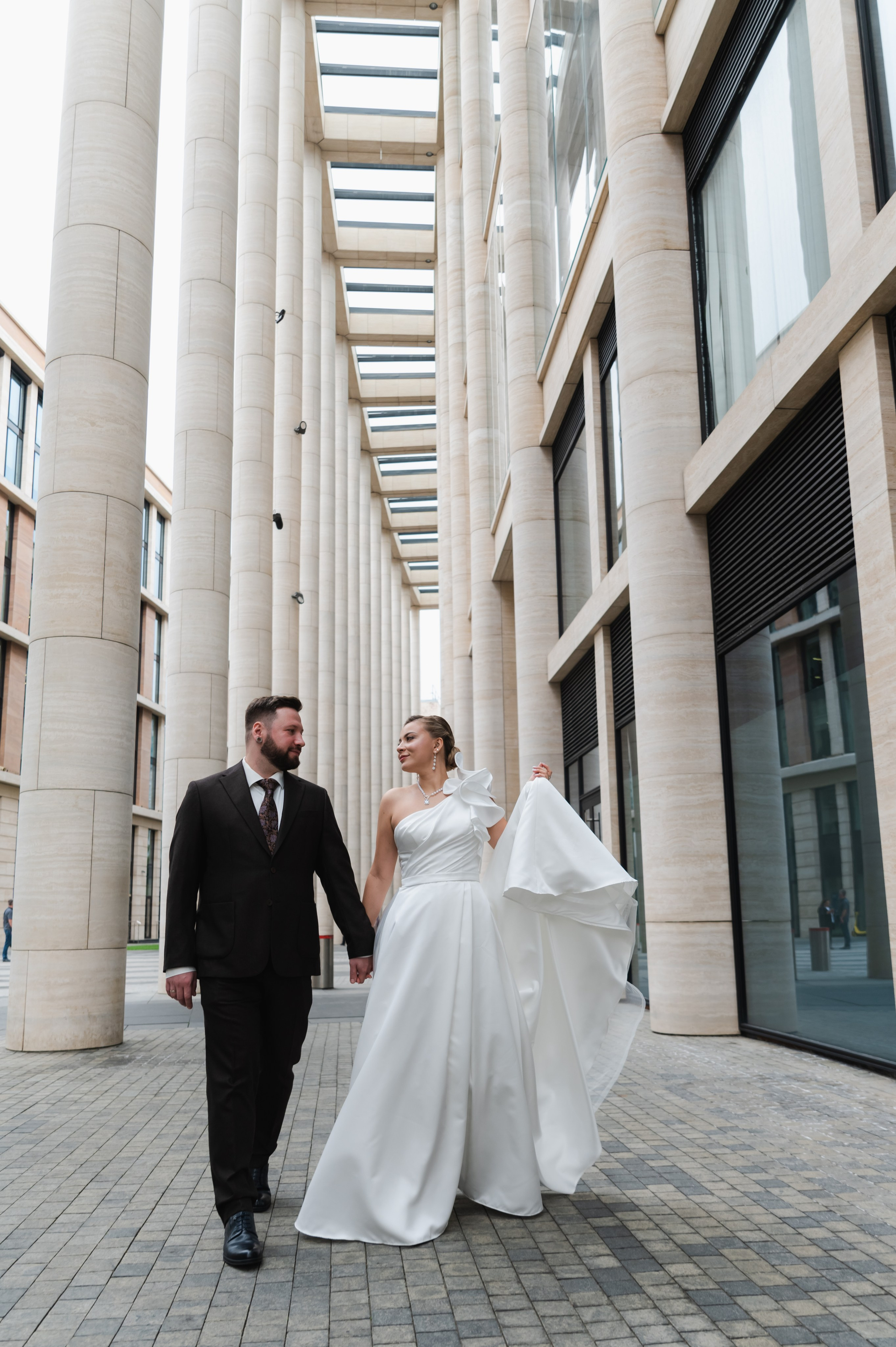 Свадебная фотосессия в фотостудии с видом на Петербург. Портретный и репортажный фотограф в Санкт-Петербурге | Валерия Кайряк