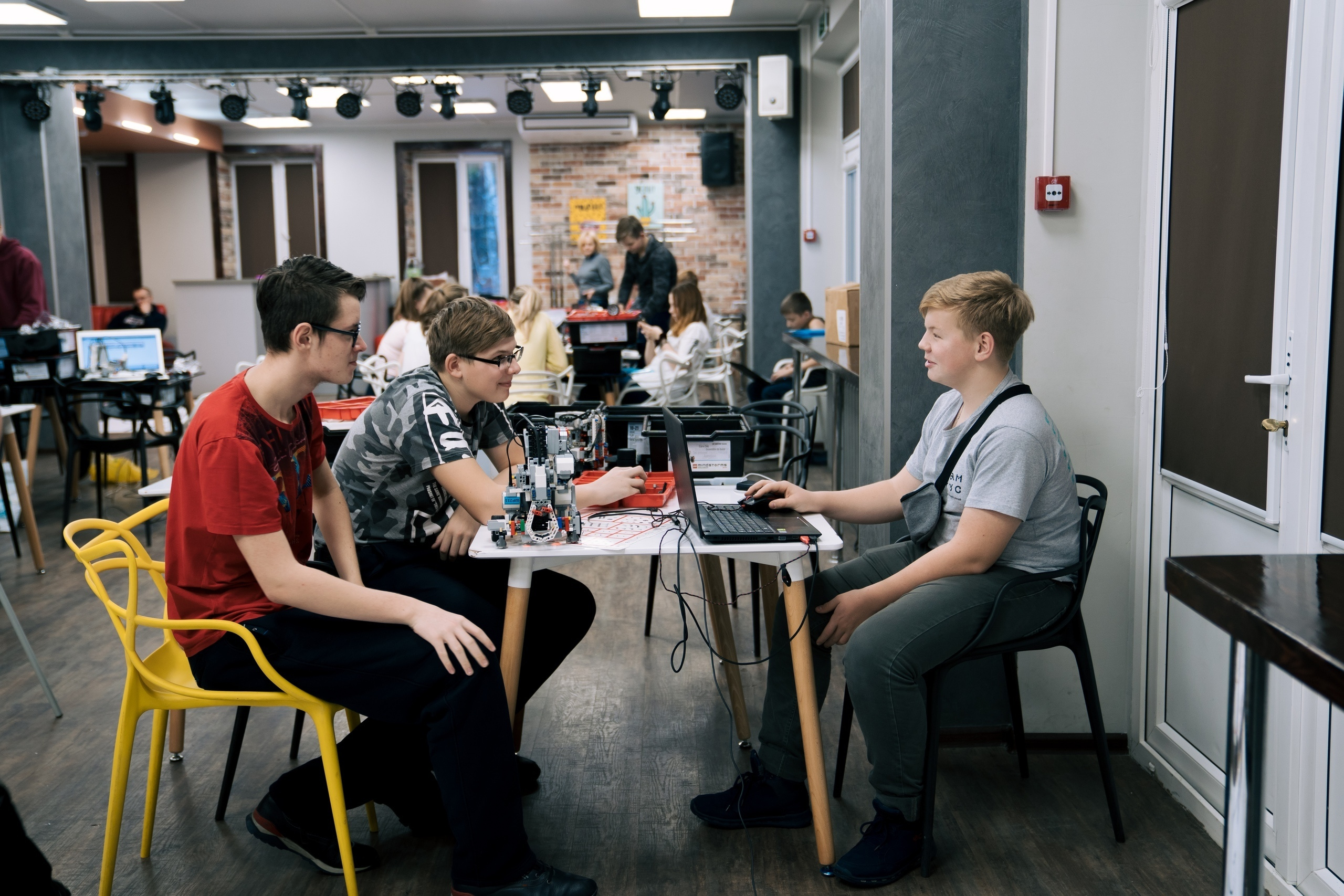 05.12 | Профильная смена по направлению «Робототехника». Репортажный фотограф Света Асадчая