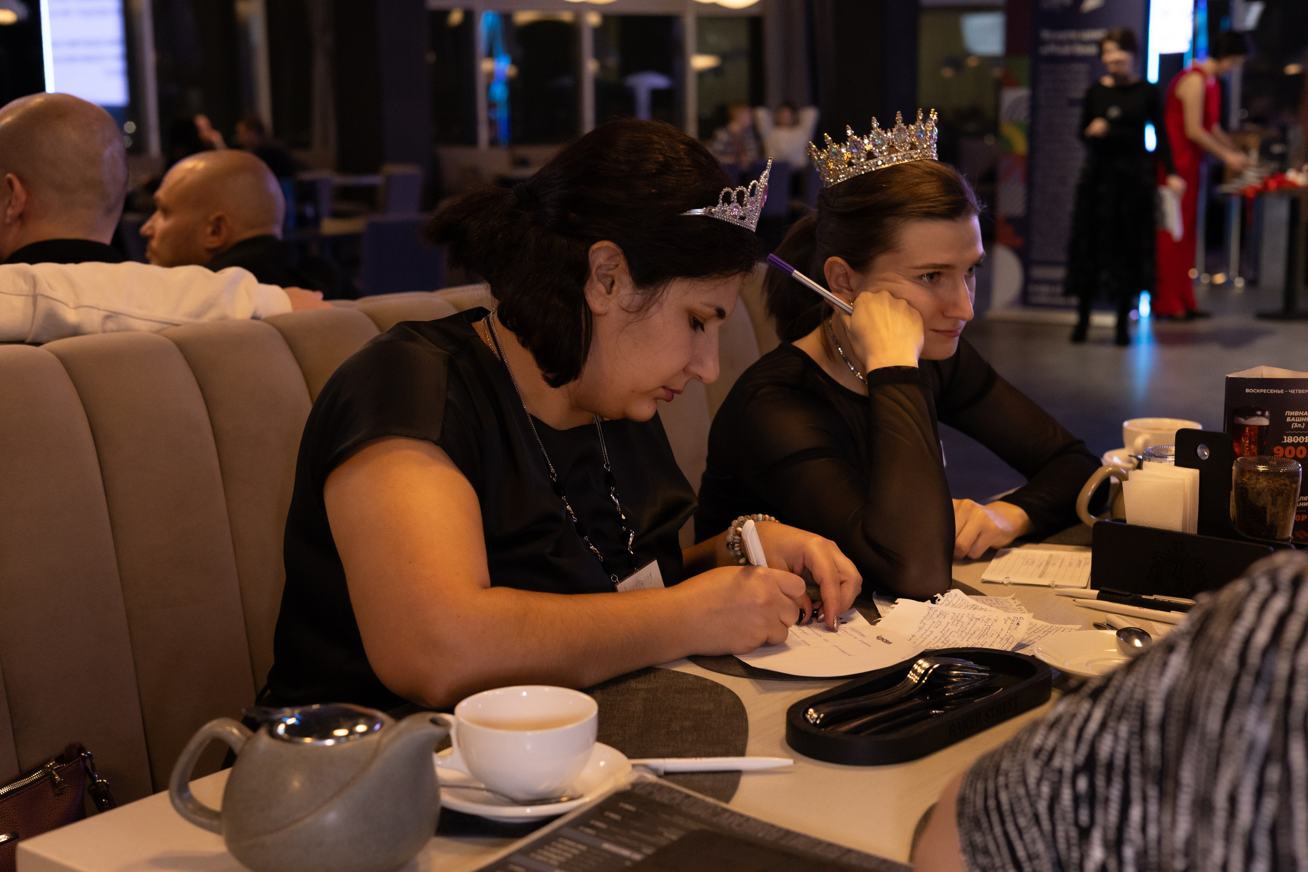 13ая BIZ QUIZ: деловая игра | Красноярск. Фотограф Красноярск съемки лавстори, фотосессия в студии, портретная съемка, творческие фотосессии