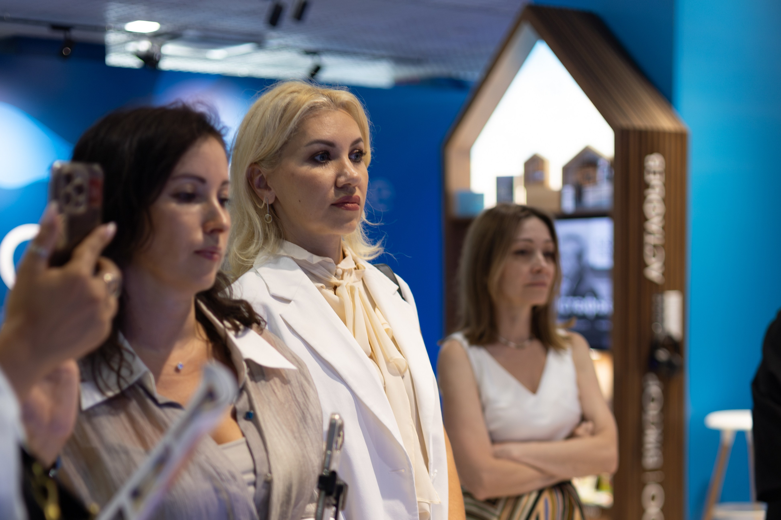 Всероссийский PR-SAMMIT. Фотограф Красноярск съемки лавстори, фотосессия в студии, портретная съемка, творческие фотосессии