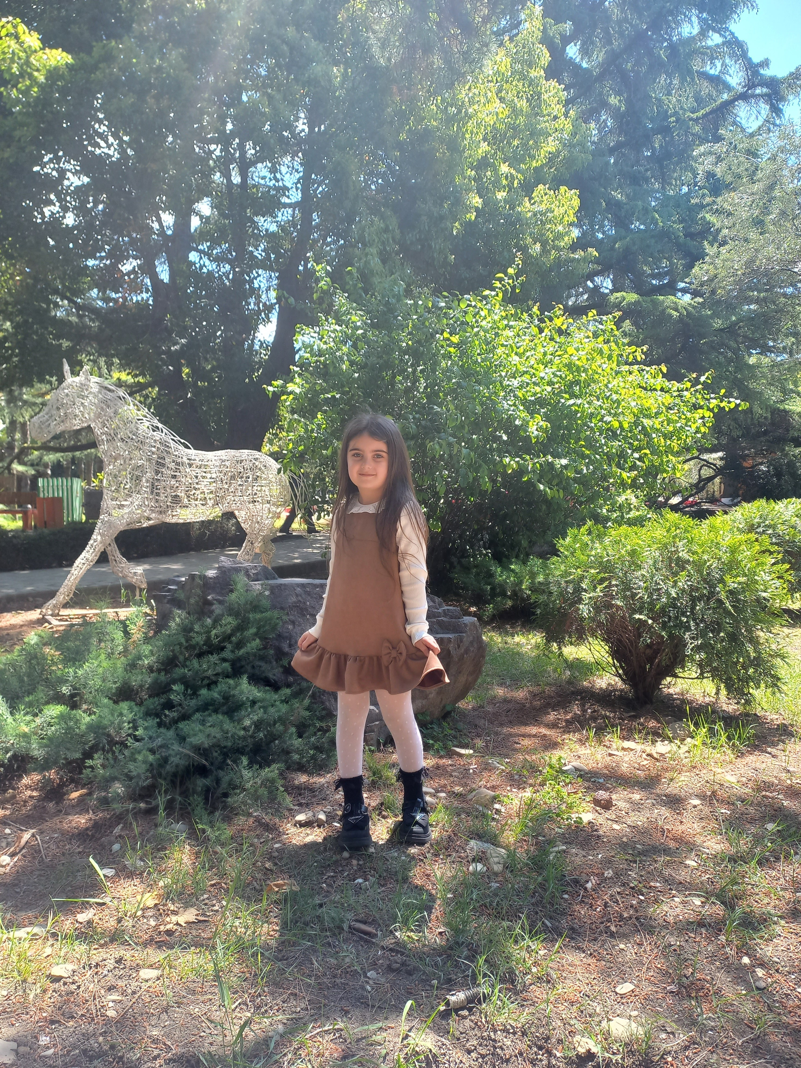 Саргсян Мери. Model base