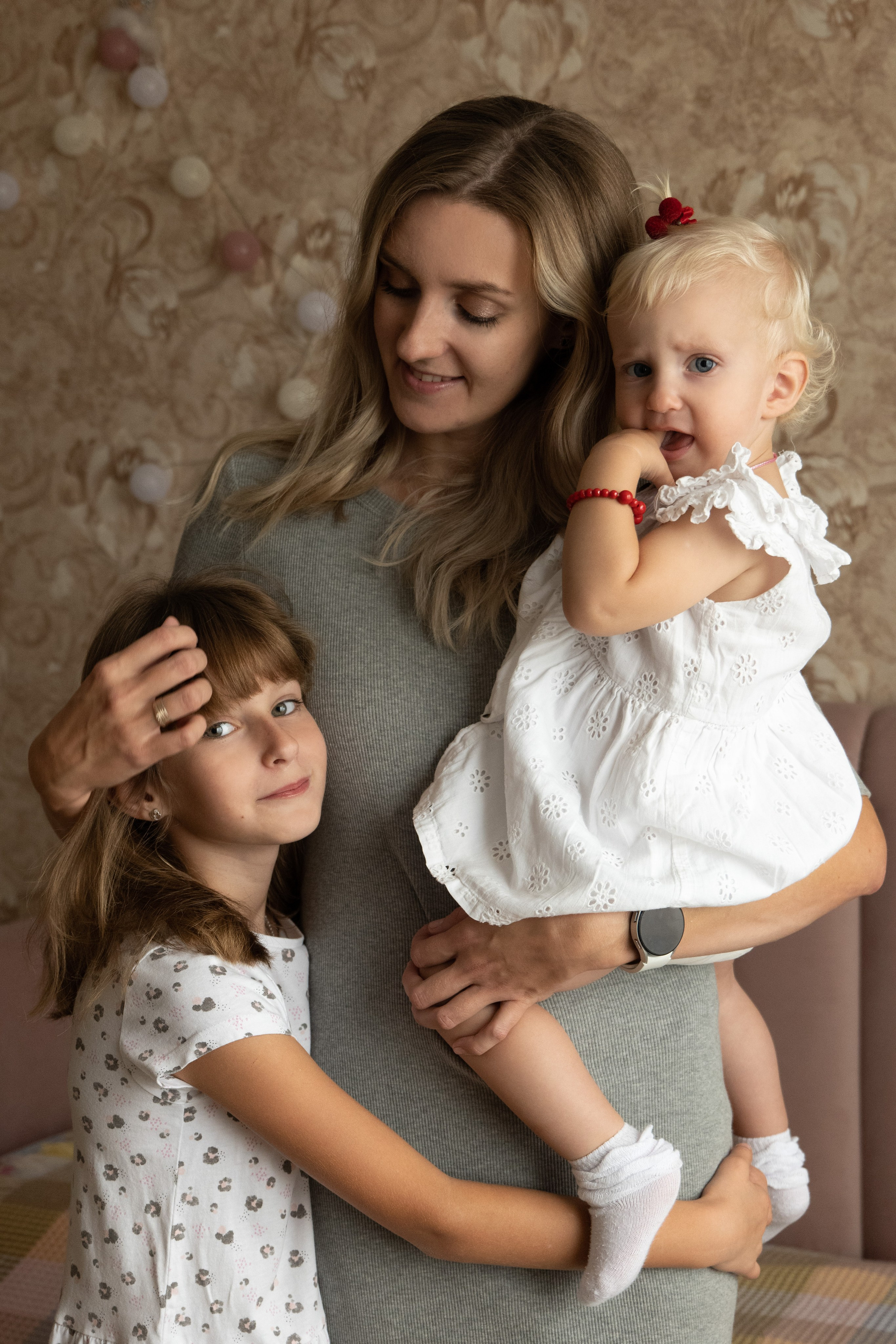 Семейная фотосессия дома. Фотограф видеограф Ольга Василевская