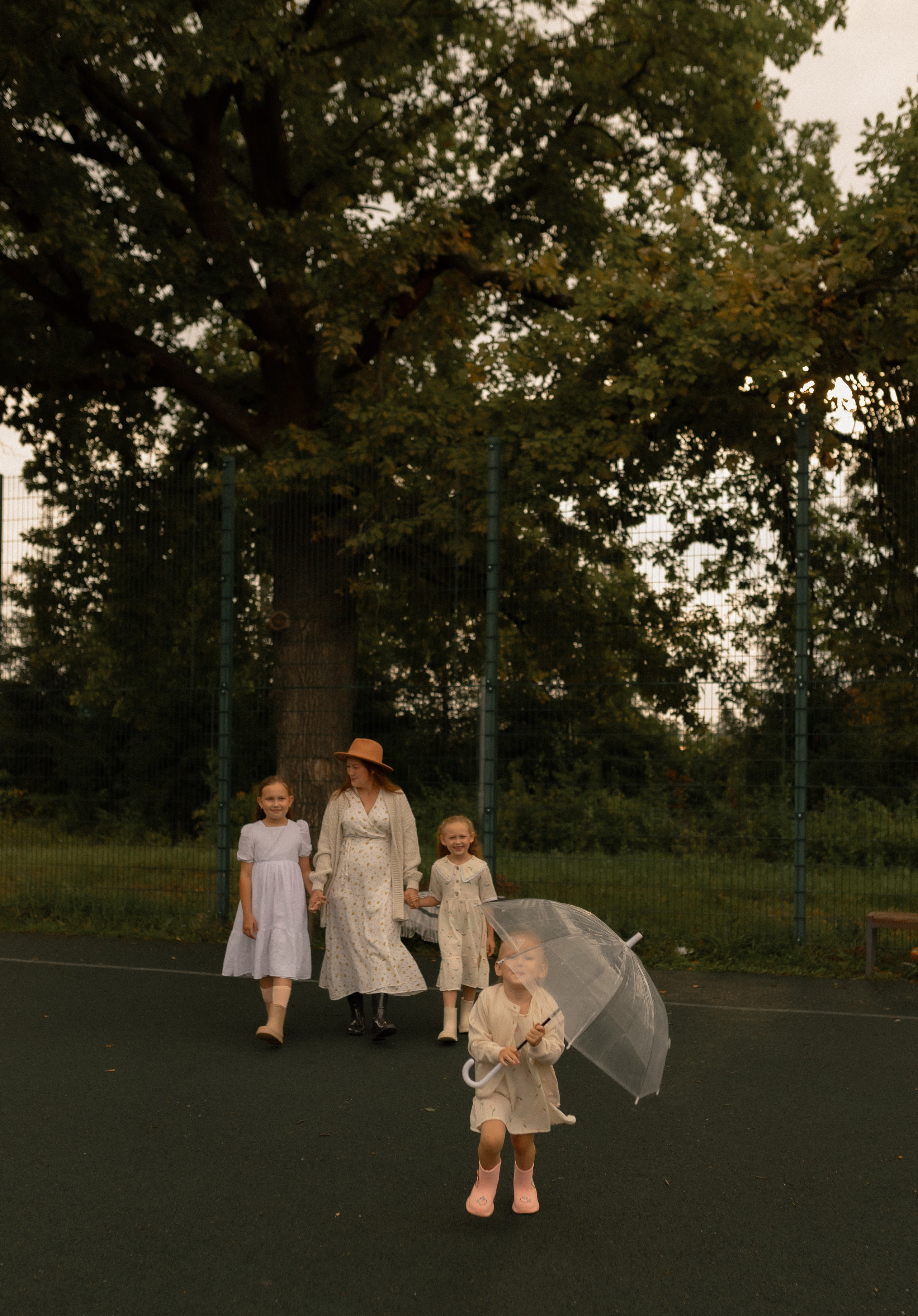 Мама Алина, Маша, Дина и Анечка. Фотограф Татьяна Семенова