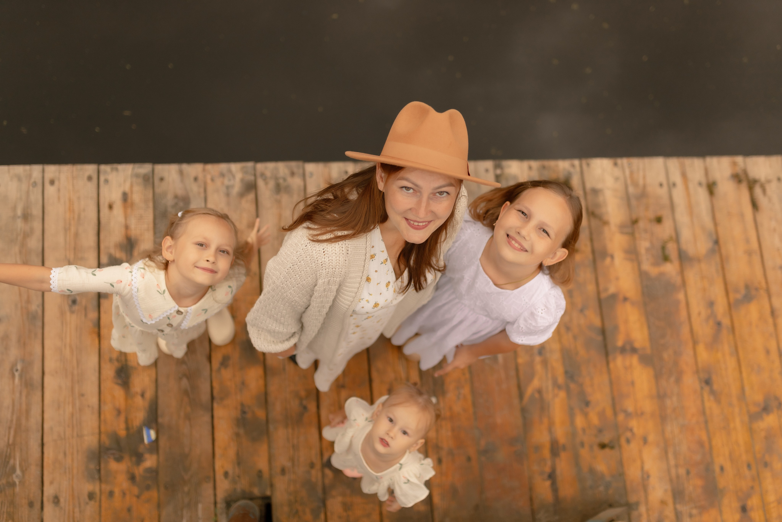 Мама Алина, Маша, Дина и Анечка. Фотограф Татьяна Семенова