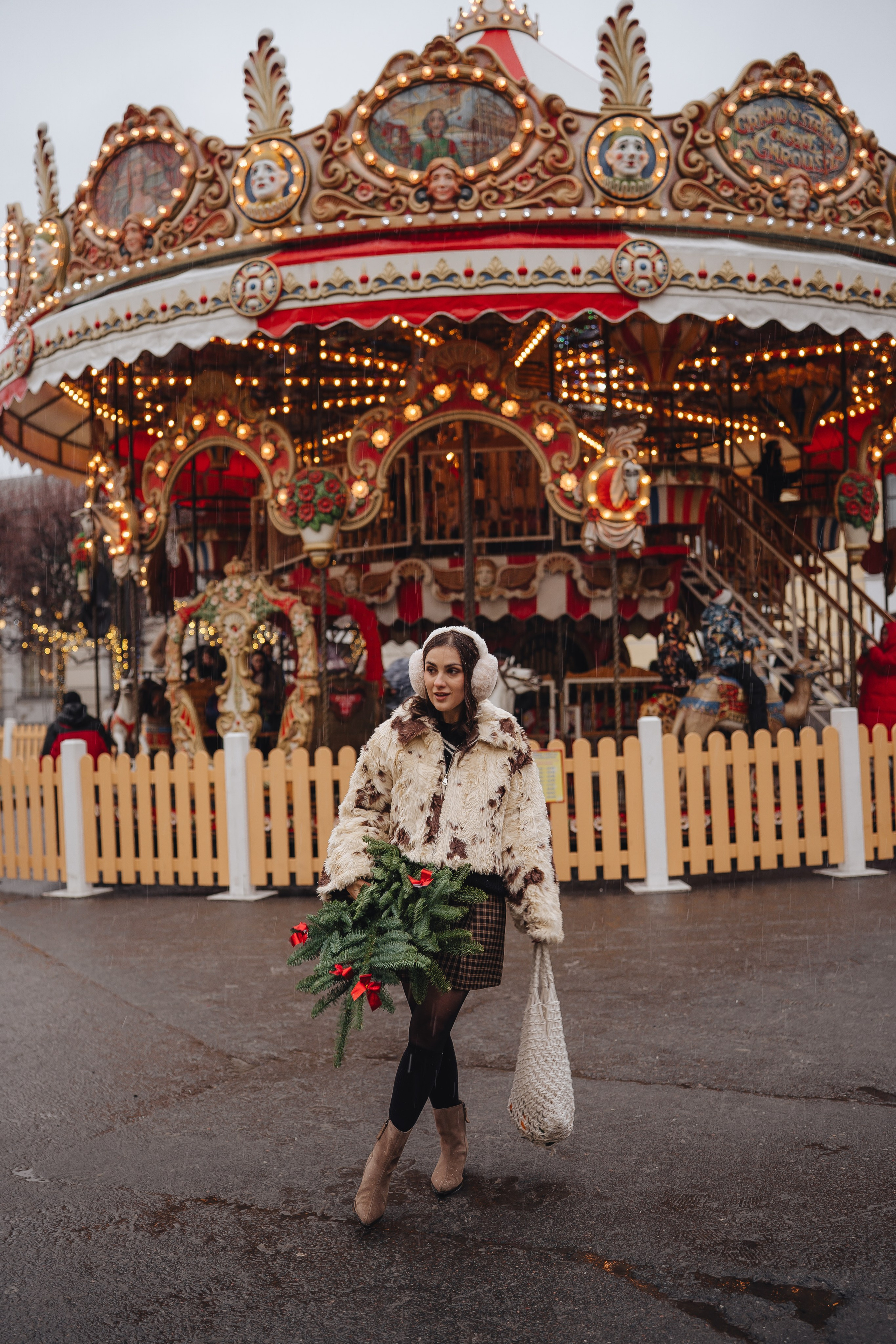 ПРОГУЛКА НА МАНЕЖНОЙ ПЛОЩАДИ ДЛЯ ДЕВУШКИ ПЕРЕД НОВЫМ ГОДОМ (НОВОГОДНЯЯ ФОТОСЕССИИЯ НА МАНЕЖНОЙ ПЛОЩАДИ). Профессиональный фотограф, Санкт-Петербург — Виктория Богомолова