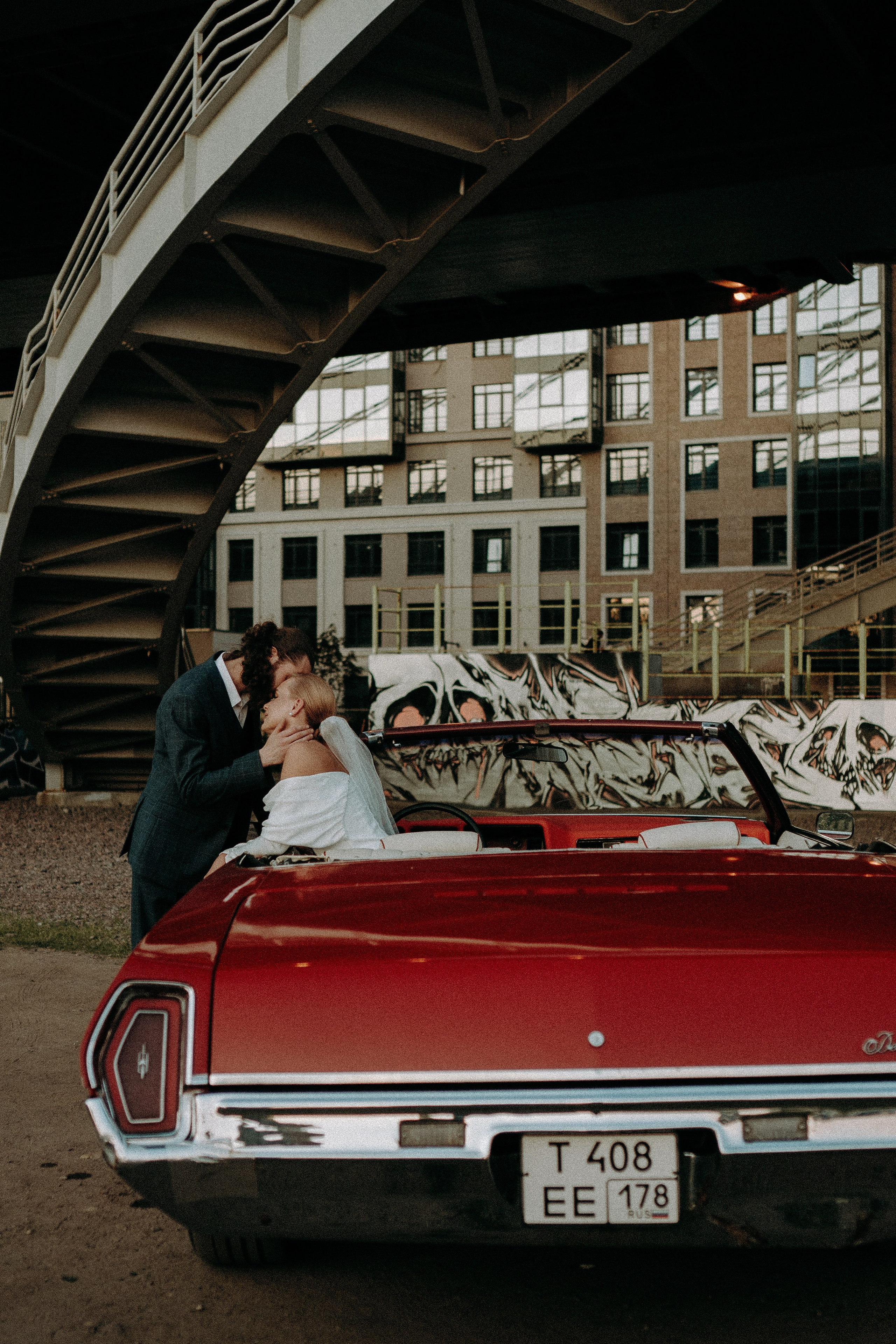 СВАДЕБНАЯ СЬЕМКА ВОЗЛЕ МСОТА БЕТАНКУРА НА КАБРИОЛЕТЕ. Профессиональный фотограф, Санкт-Петербург — Виктория Богомолова