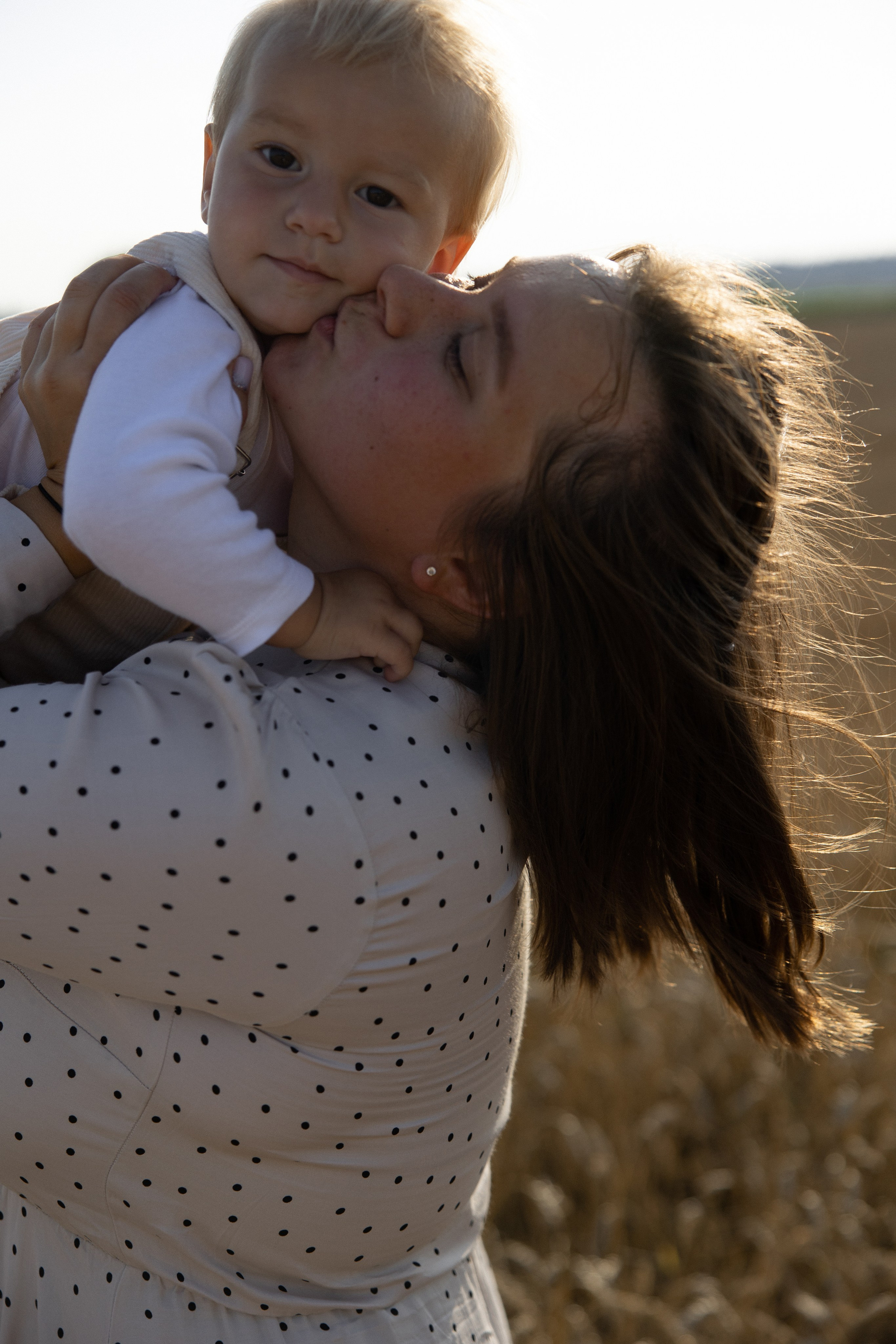 Семейная в поле. Свадебный фотограф в Санкт — Петербурге и Ленинградской о