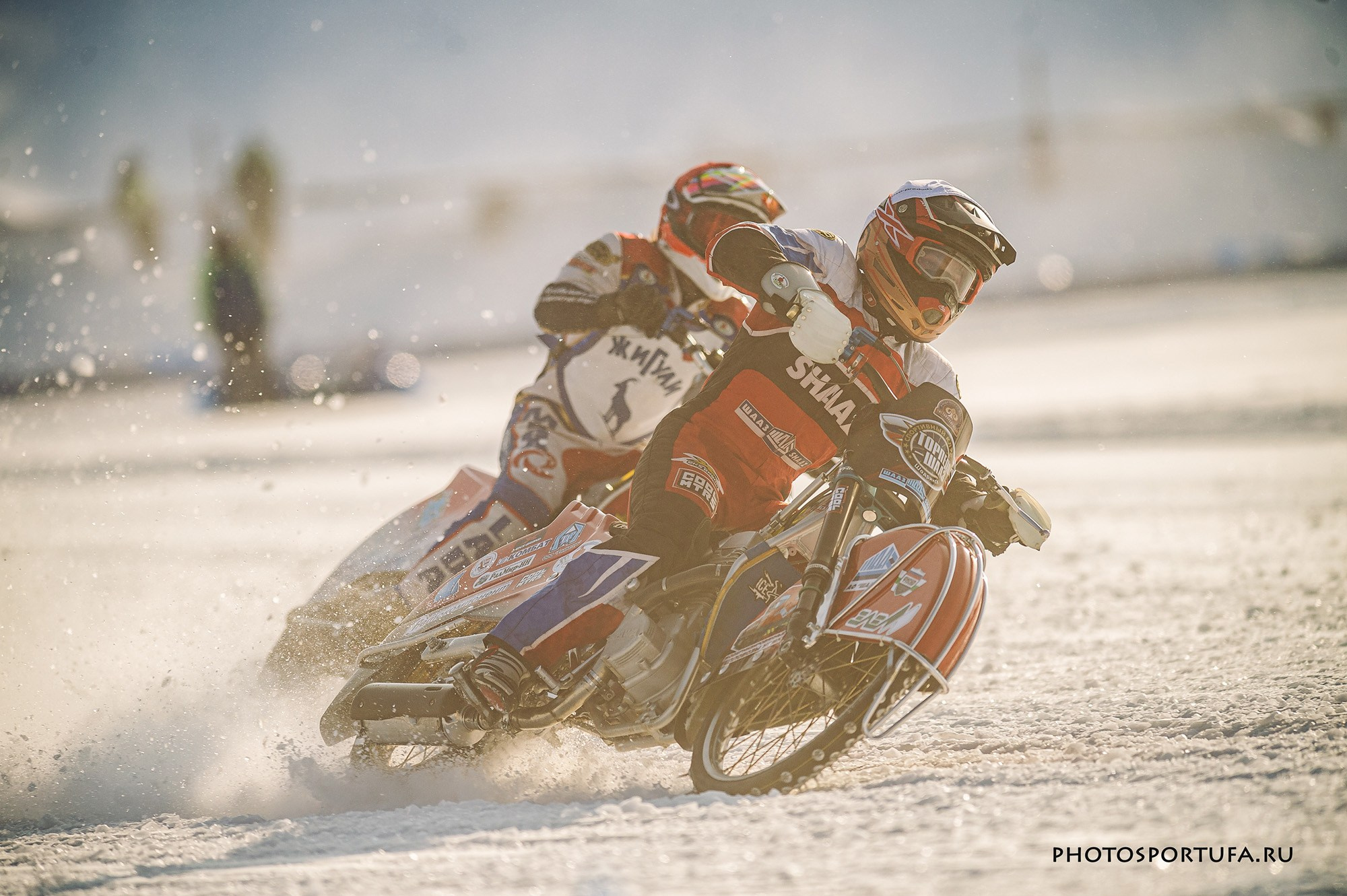 Мотогонку на льду. Спортивный фотограф в Уфе Евгений Буров