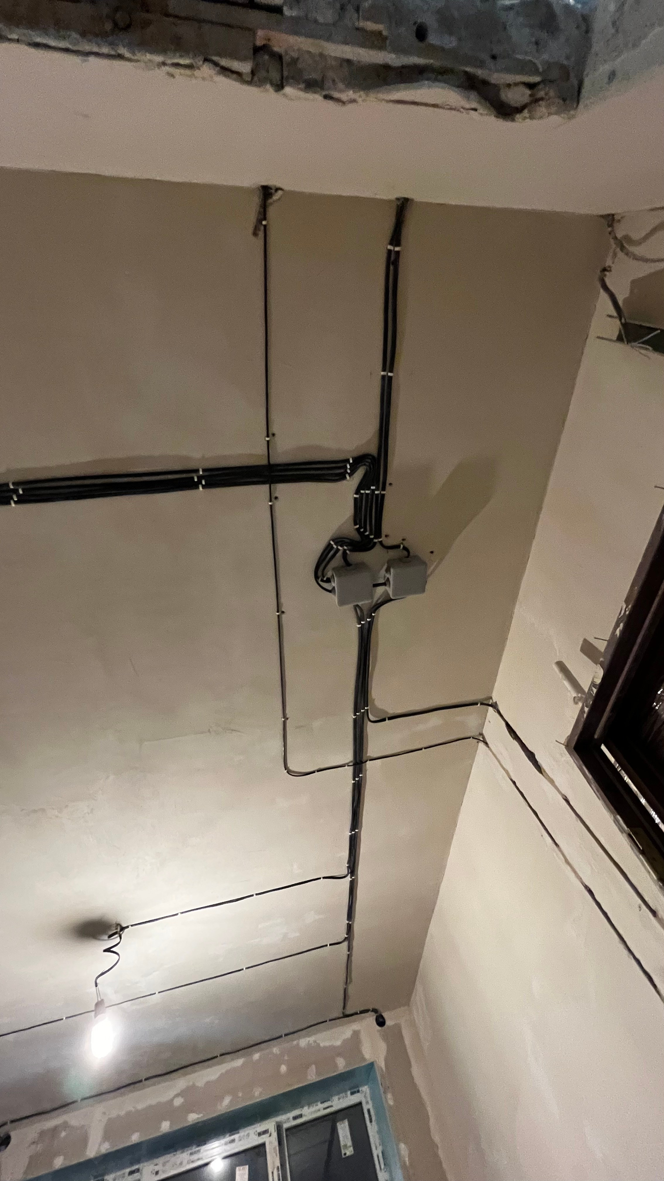 Выполнение электромонтажных работ в квартире площадью 80 кв. м. IlluminaSPB — Ваш надежный партнёр в мире электричества