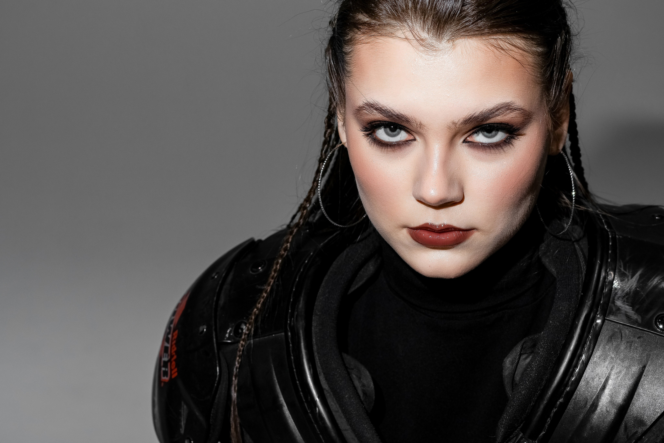 американский футбол, спортшик, фотосессия творческая, студийный свет, женская фотосессия