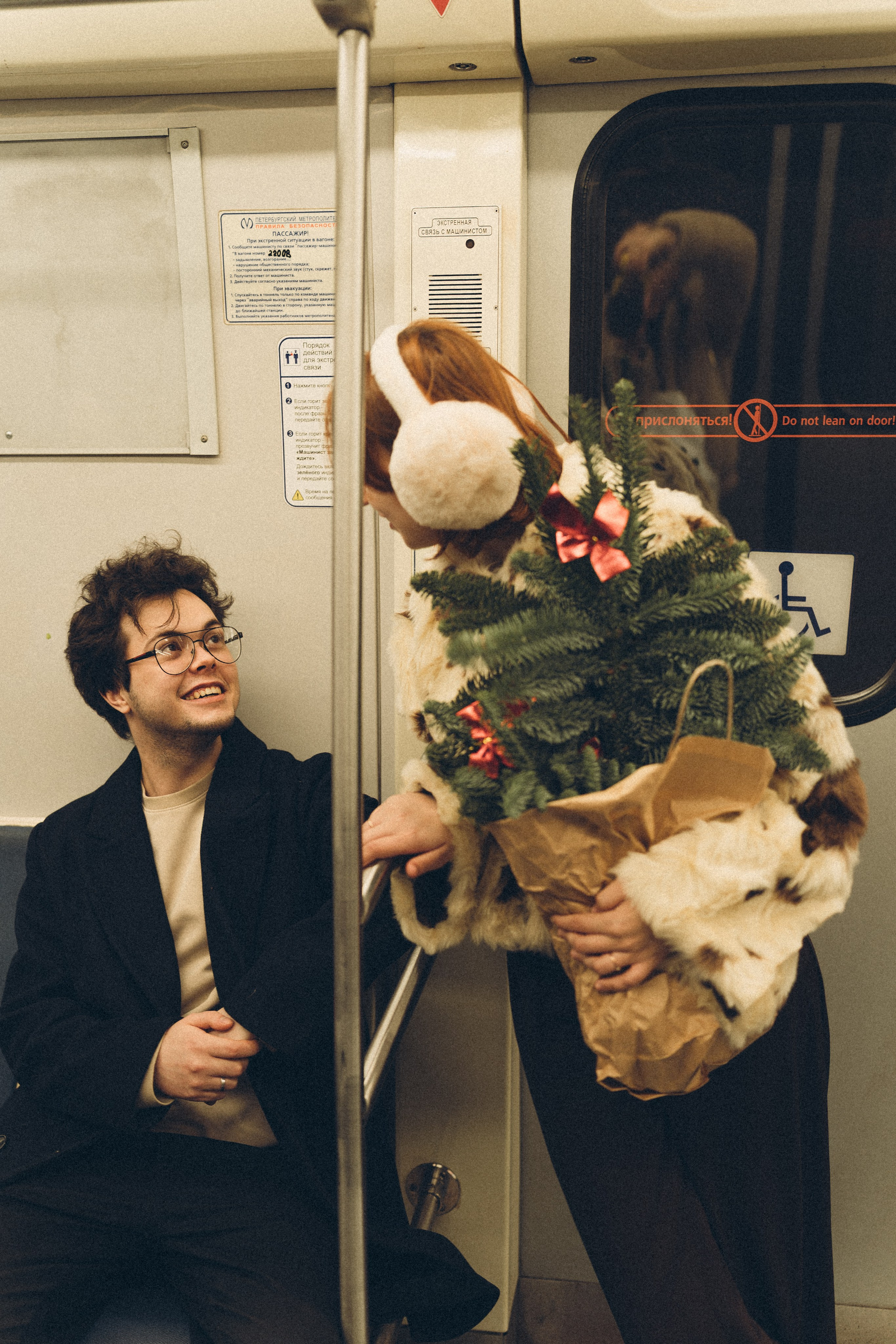 НОВОГОДНЯЯ ФОТОСЕСИИЯ ПАРЫ В МЕТРО ЛЮБОВЬ. Профессиональный фотограф, Санкт-Петербург — Виктория Богомолова