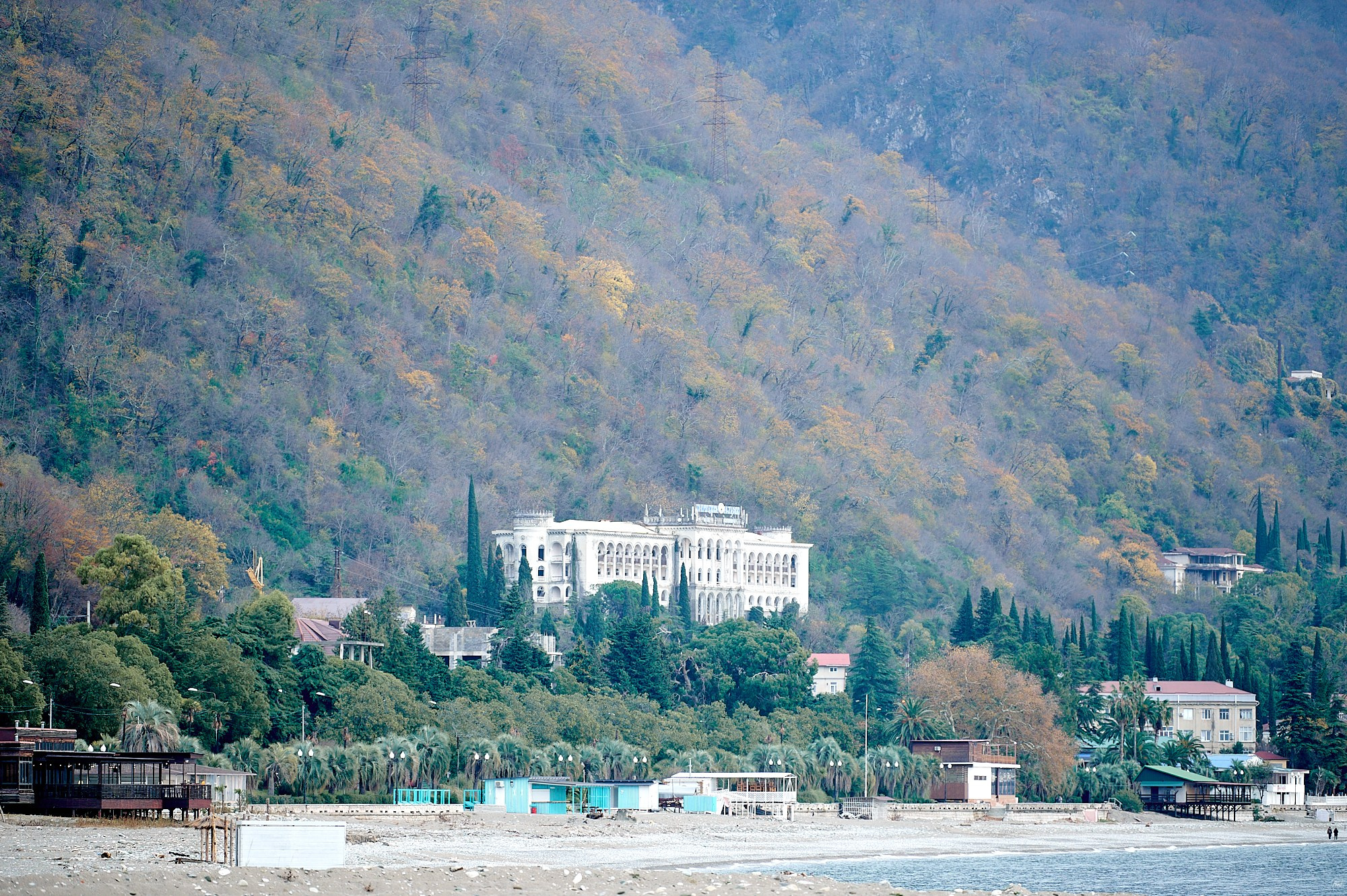 Гагра, Абхазия. Декабрь 2024. Фотографии отовсюду и обо всем